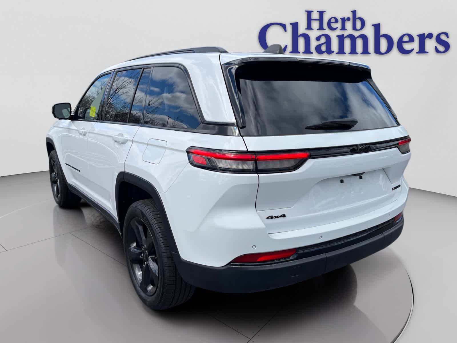 used 2023 Jeep Grand Cherokee car, priced at $28,384