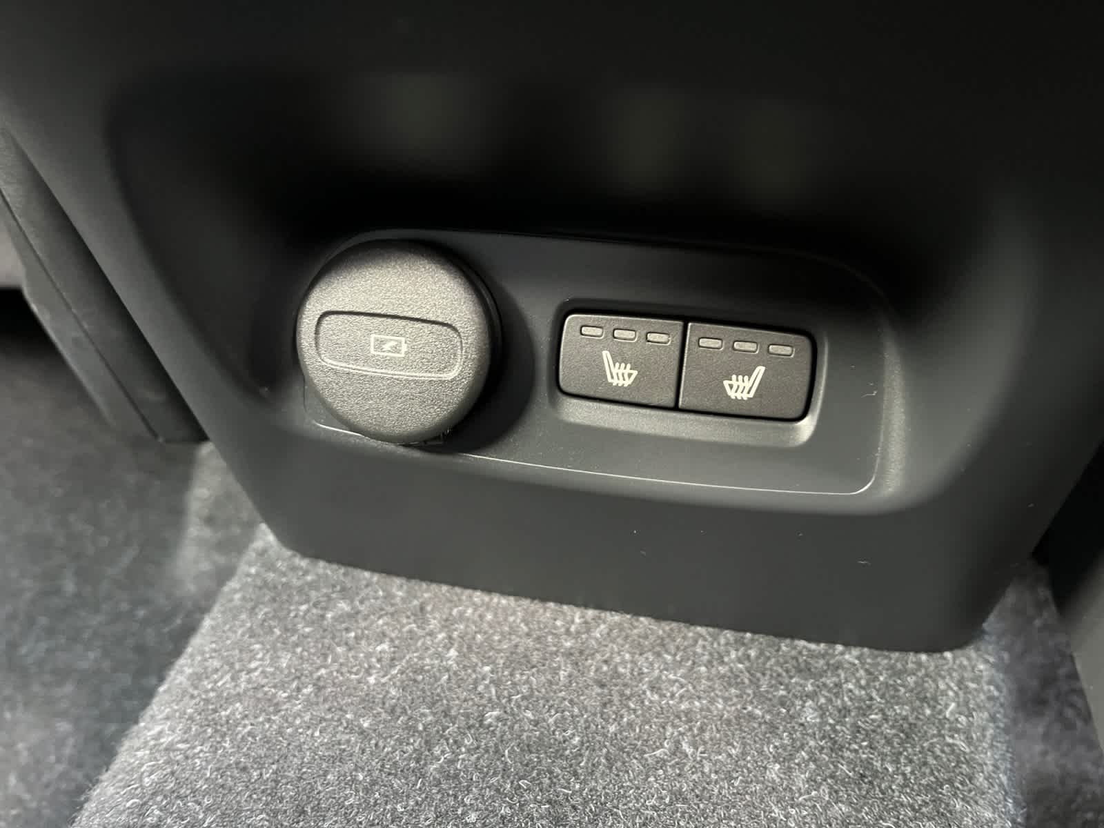 used 2023 Volvo XC40 car, priced at $26,737