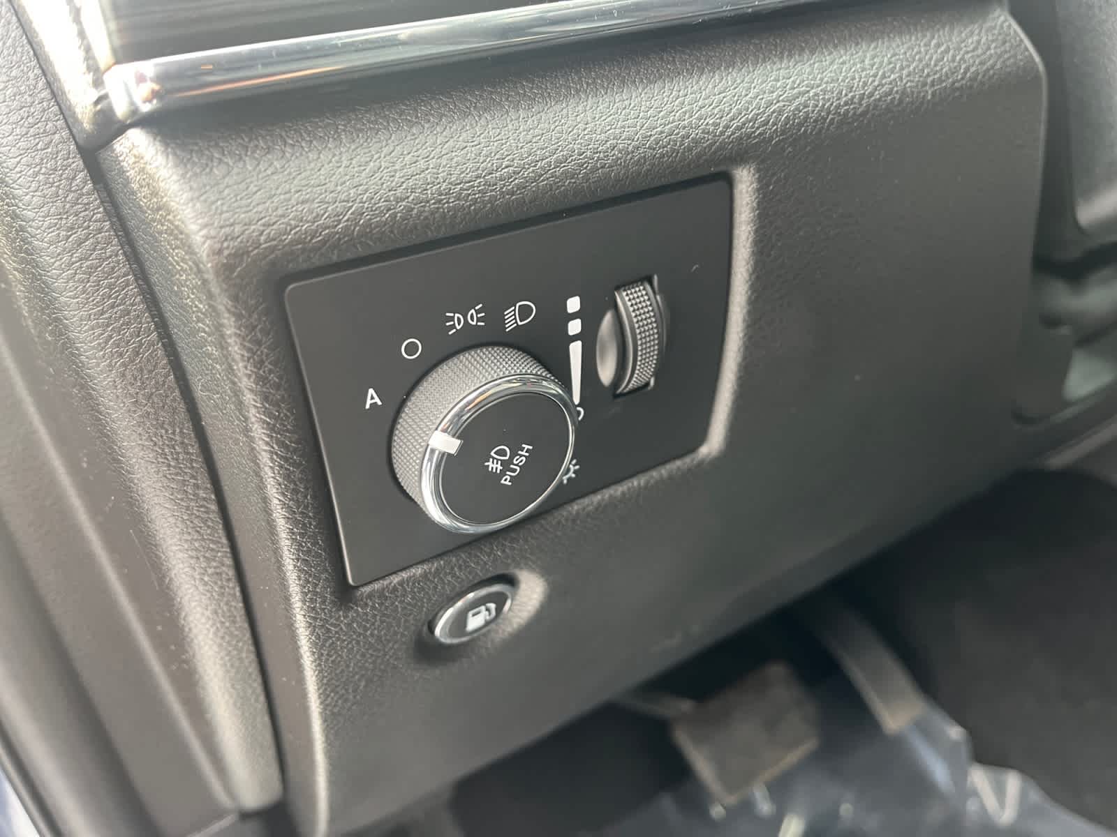 used 2021 Jeep Grand Cherokee car, priced at $23,293