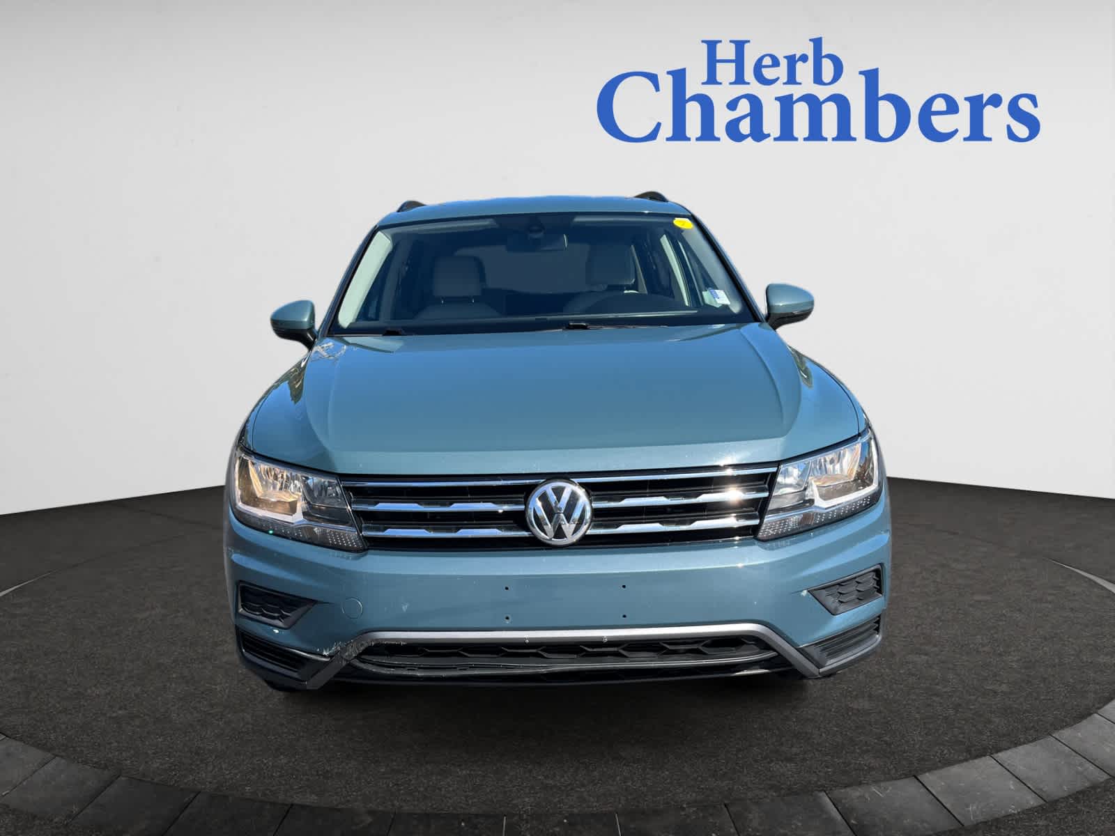 2020 Volkswagen Tiguan SE photo 2