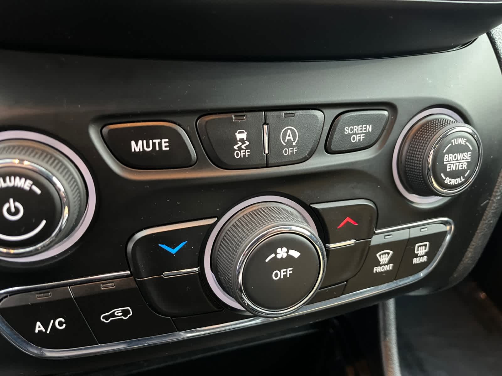 used 2019 Jeep Cherokee car, priced at $15,523