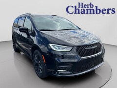 2026 Chrysler Pacifica LIMITED AWD Passenger Van