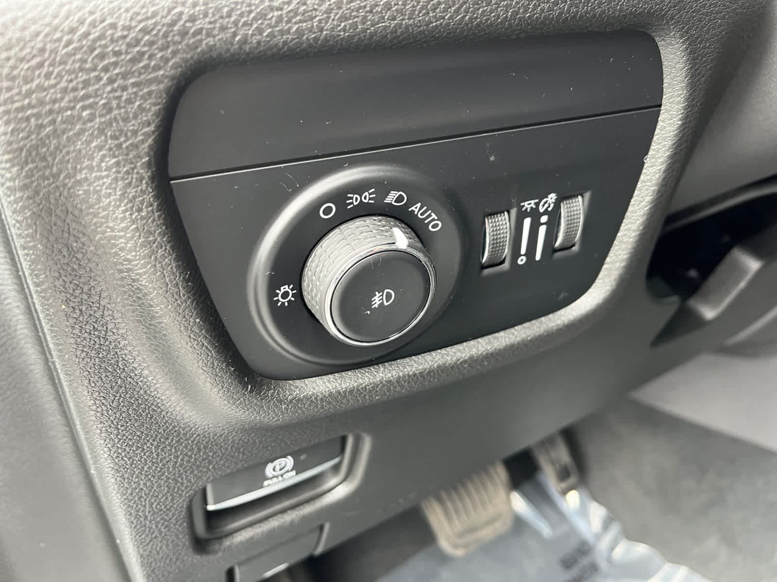 used 2023 Jeep Grand Cherokee car, priced at $28,384