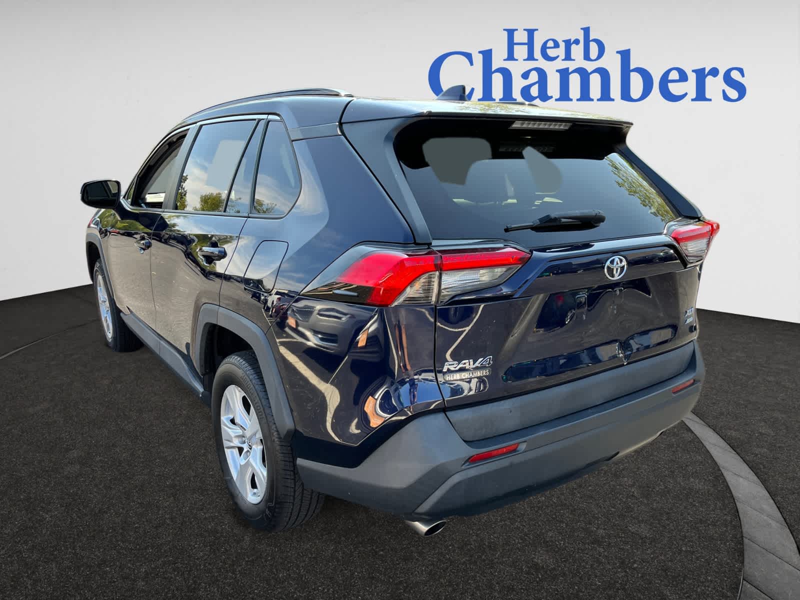2019 Toyota RAV4 XLE photo 2