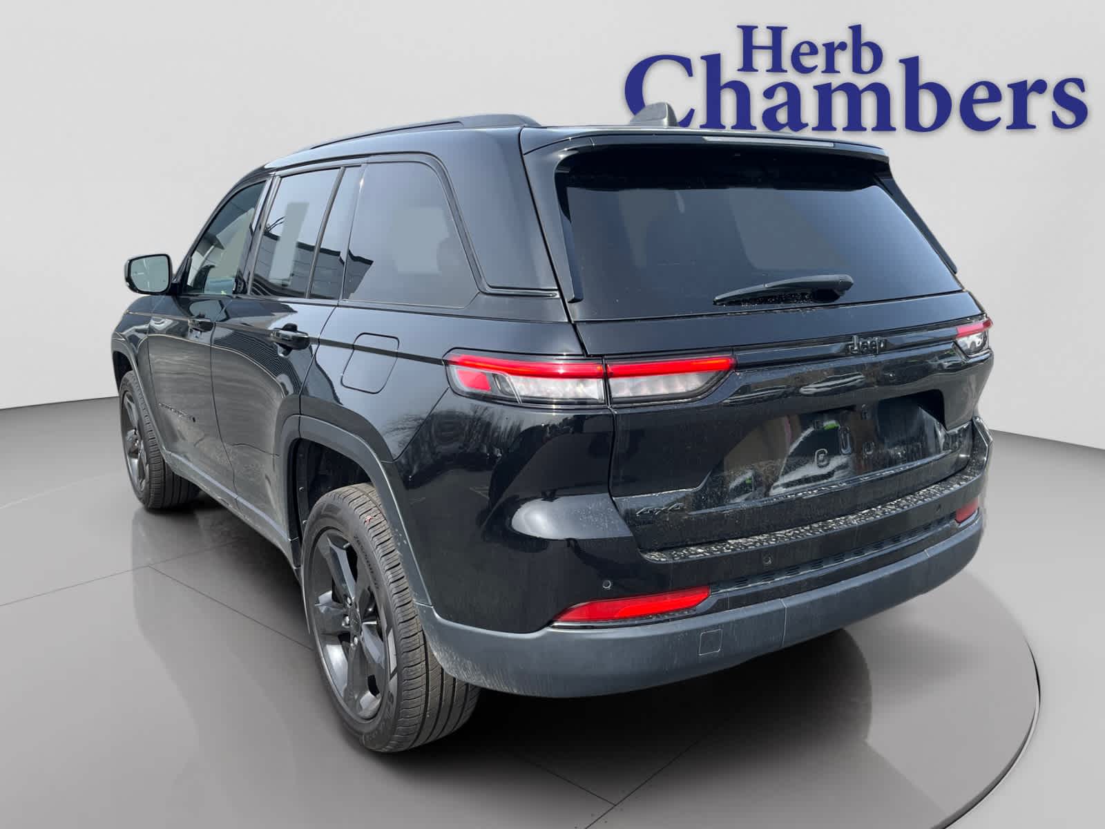 used 2023 Jeep Grand Cherokee car, priced at $28,135