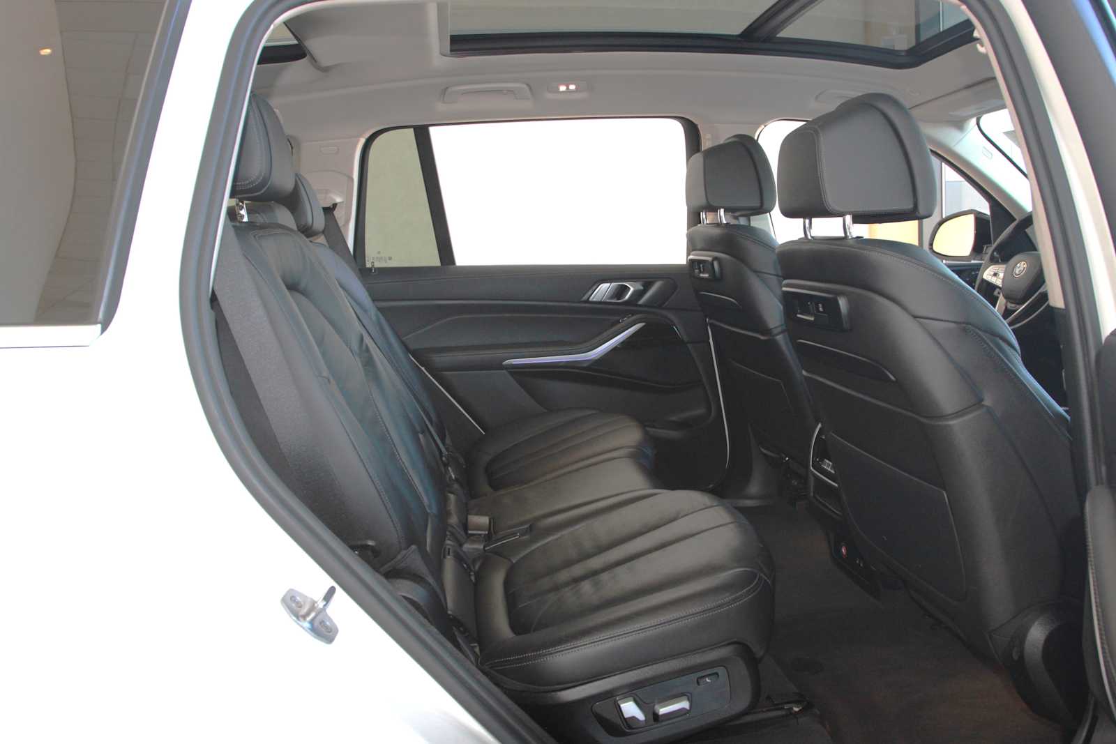 used 2021 BMW X7 xDrive40i car, priced at $34,899
