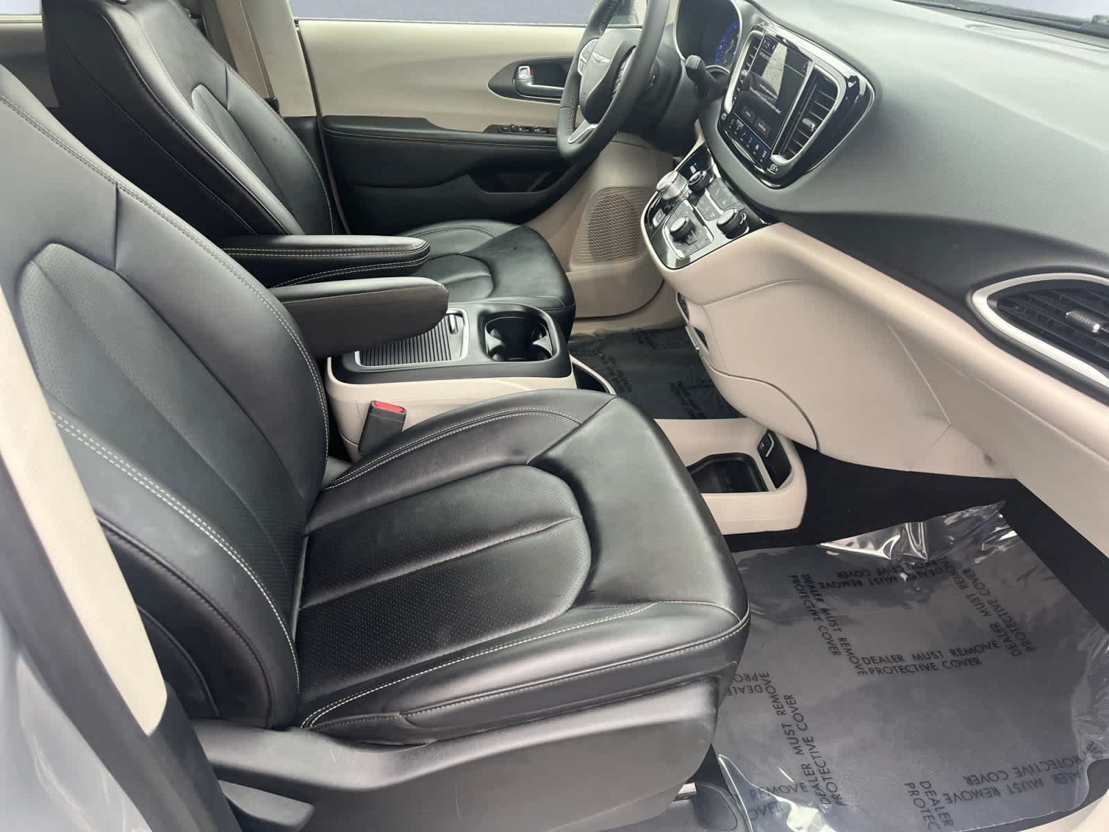 used 2024 Chrysler Pacifica car, priced at $27,069