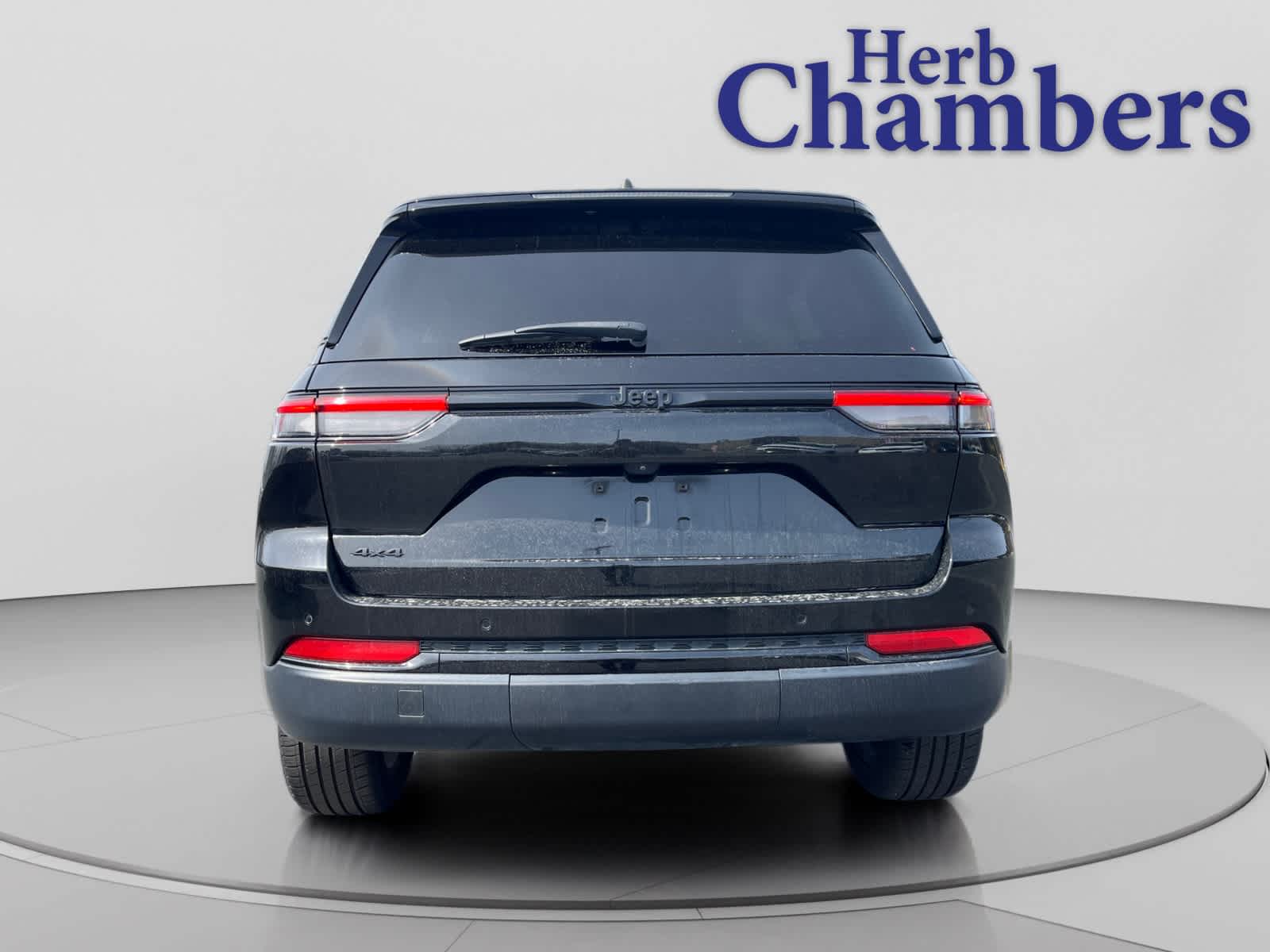 used 2023 Jeep Grand Cherokee car, priced at $28,135