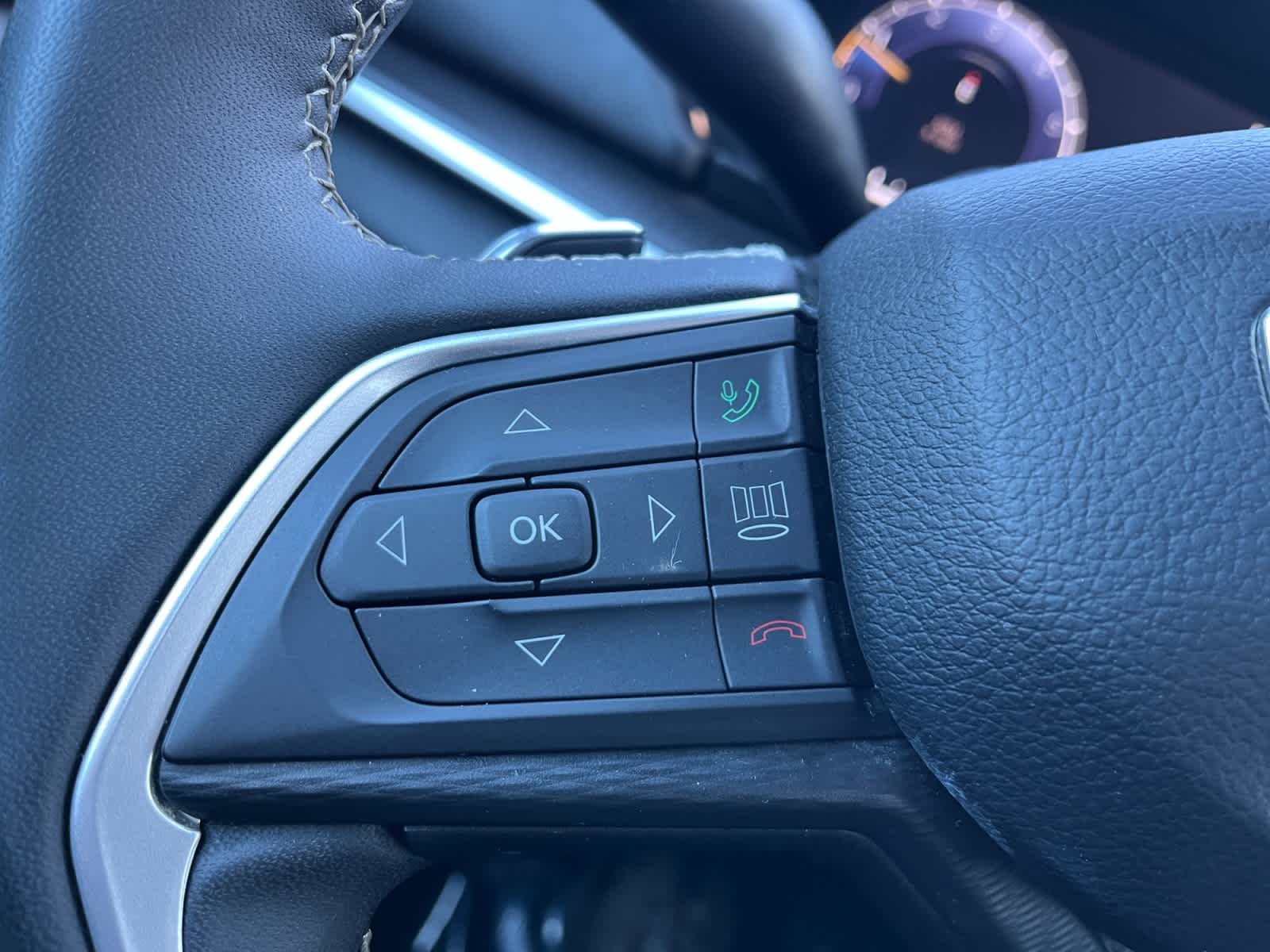 used 2024 Jeep Grand Cherokee L car, priced at $29,403