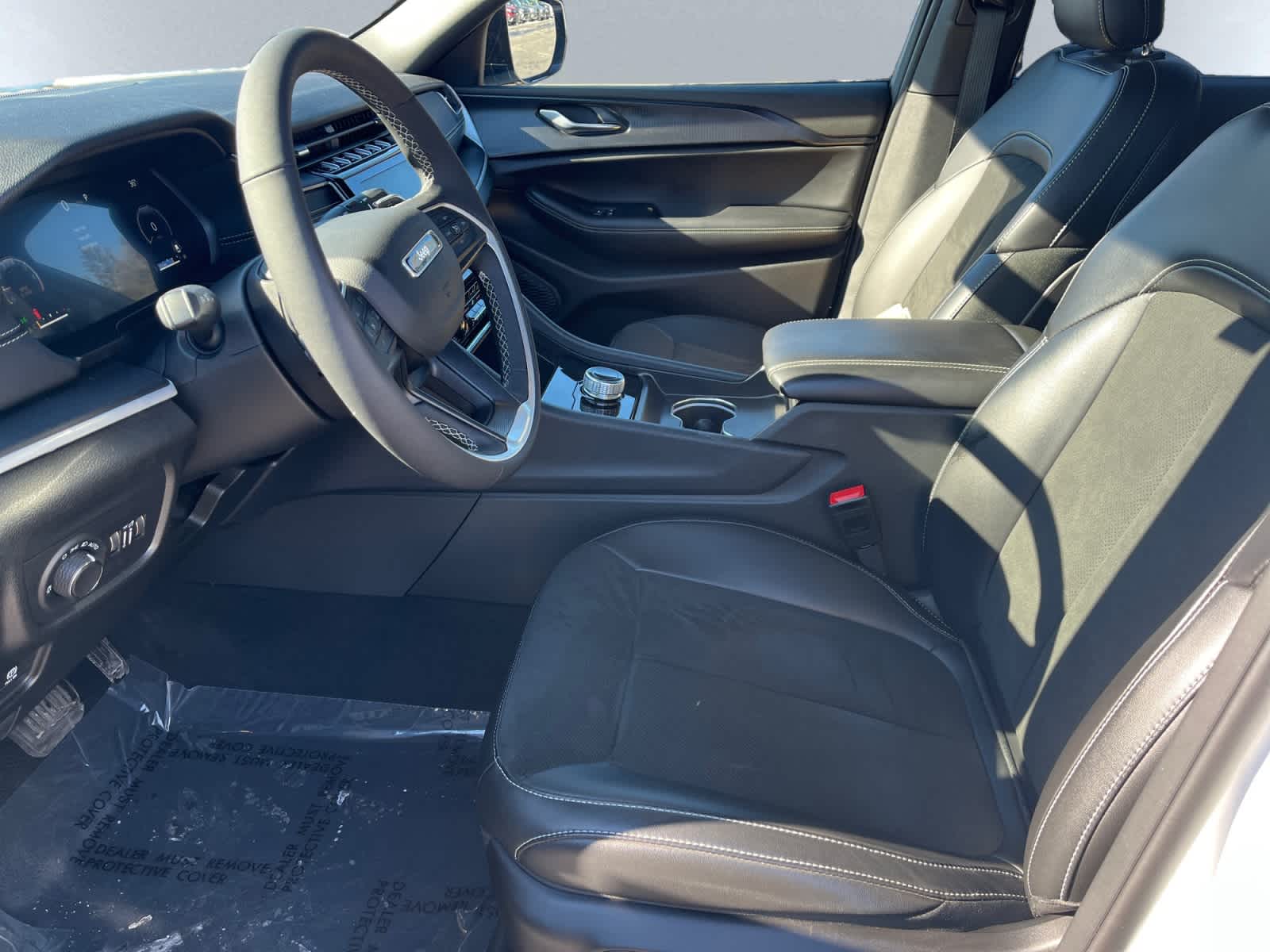 used 2025 Jeep Grand Cherokee car, priced at $37,633