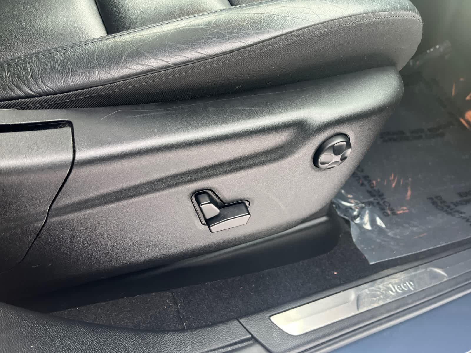 used 2021 Jeep Grand Cherokee car, priced at $23,293