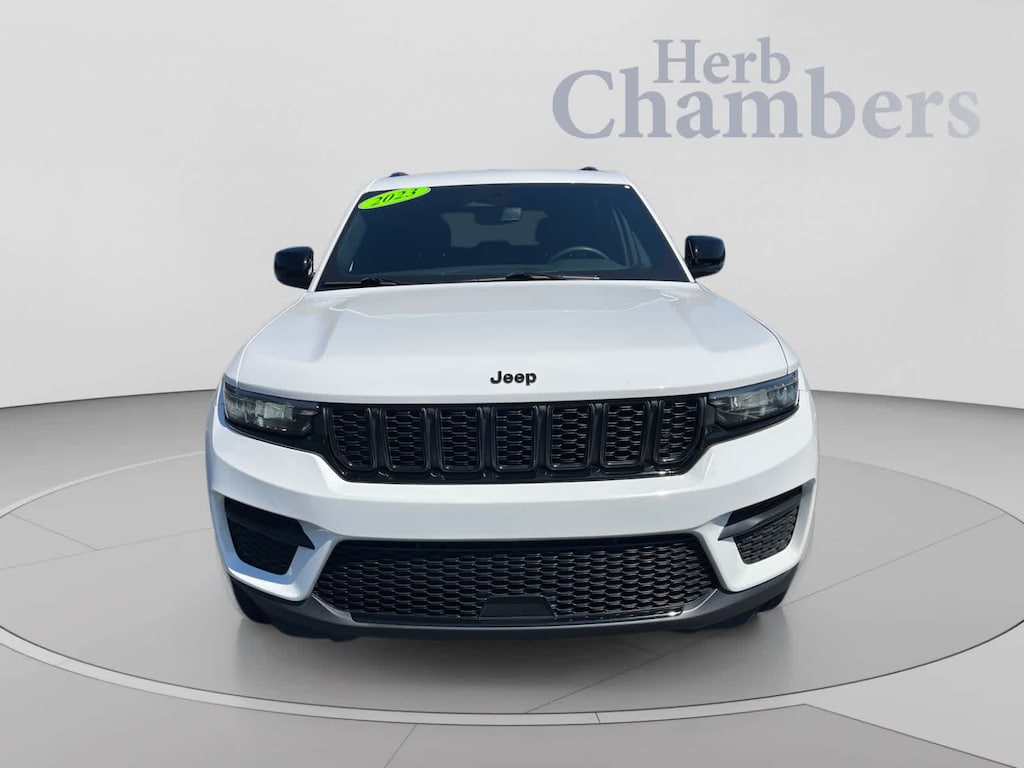 Used 2023 Jeep Grand Cherokee Altitude SUV