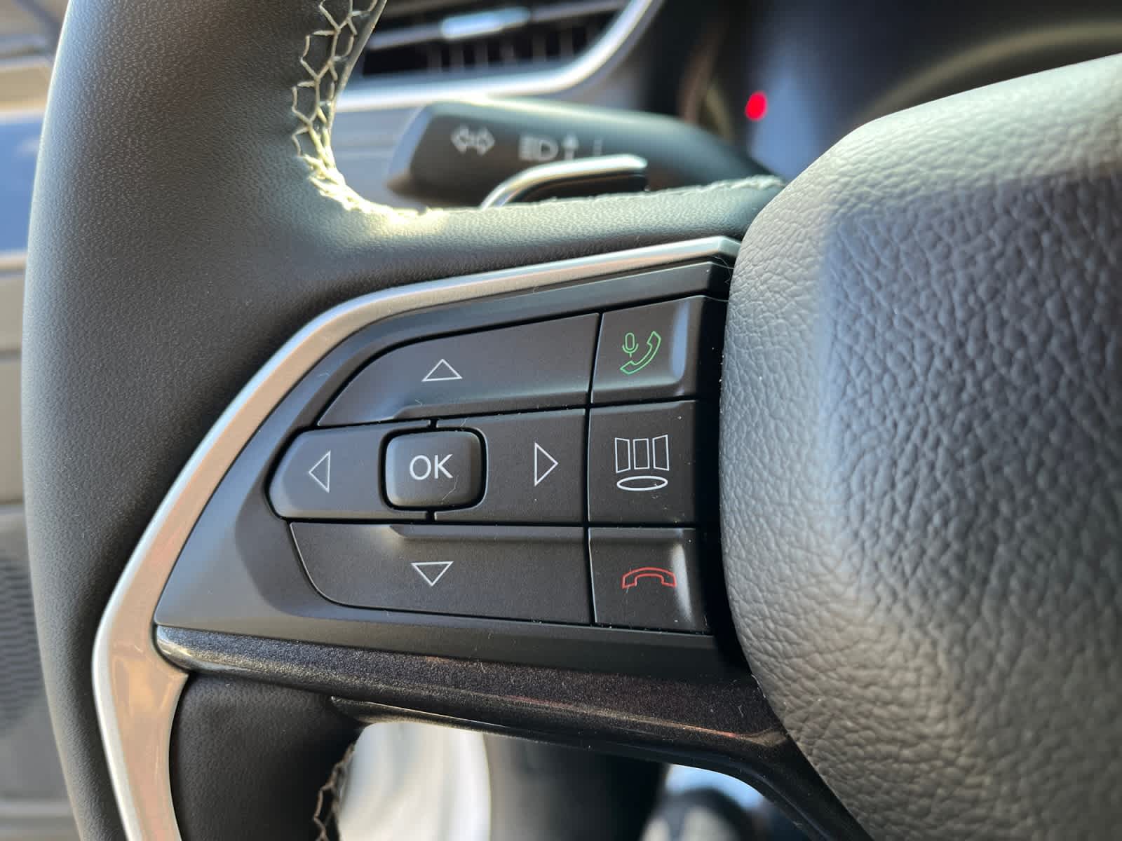 used 2023 Jeep Grand Cherokee car, priced at $30,079