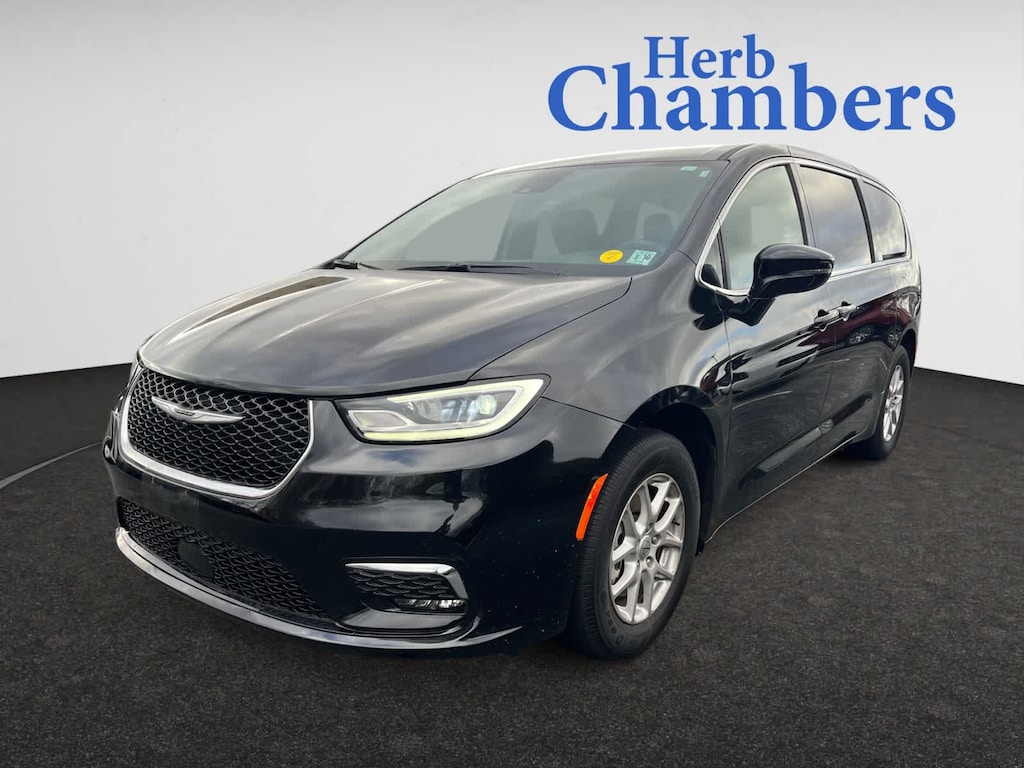 Used 2025 Chrysler Pacifica Select Van Passenger Van