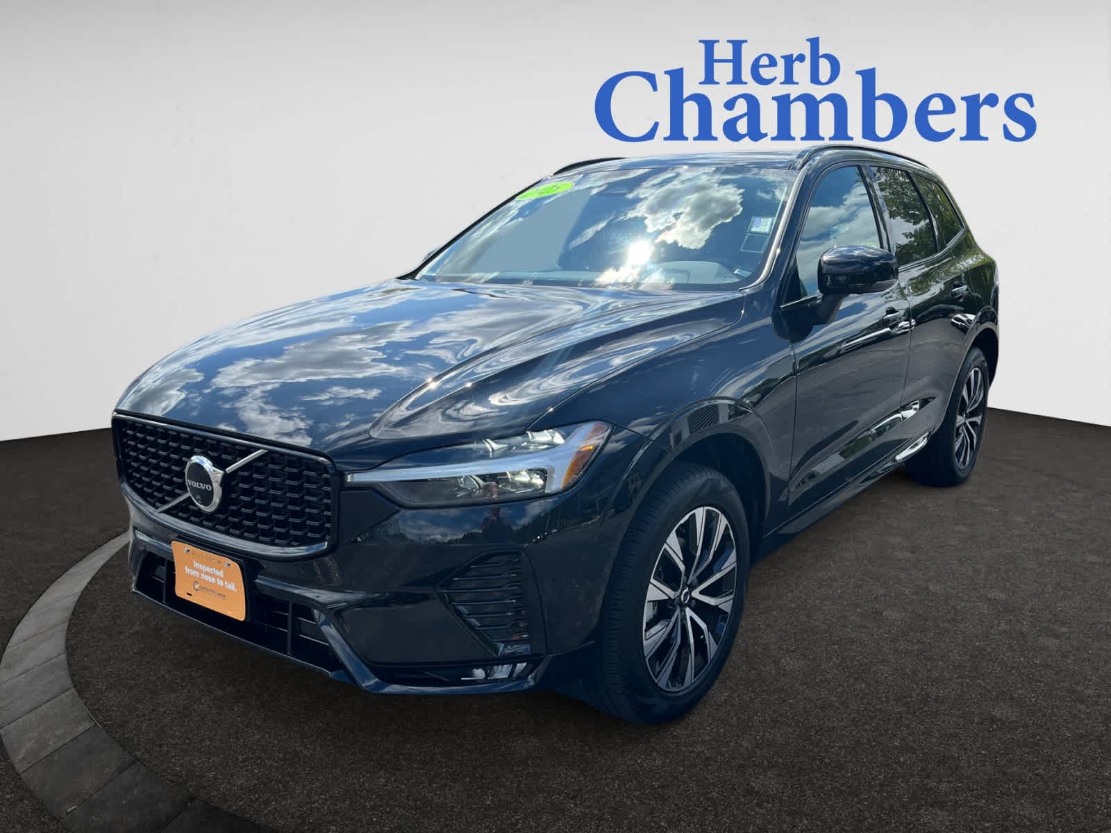 2025 Volvo XC60 B5 Plus photo 4