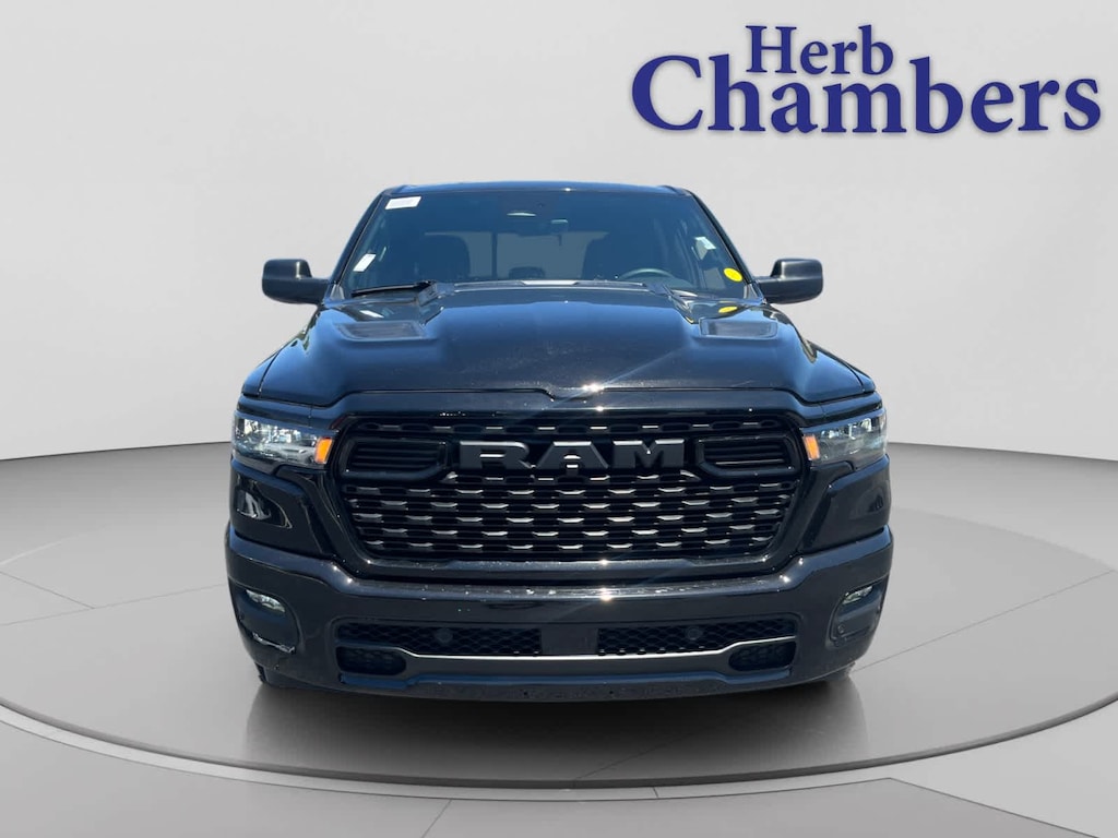 New 2026 Ram 1500 EXPRESS CREW CAB 4X4 5'7 BOX Pickup