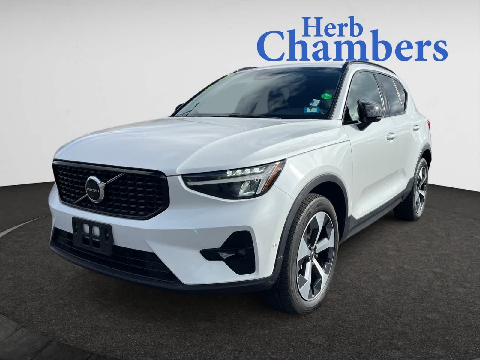 2023 Volvo XC40 Plus photo 4