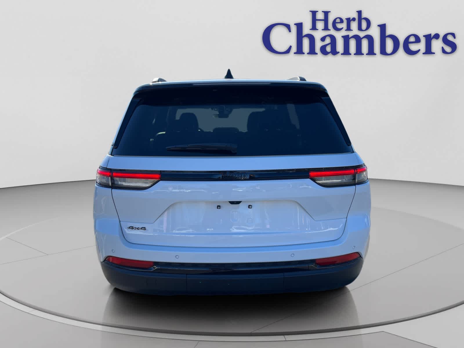 used 2025 Jeep Grand Cherokee car, priced at $37,633