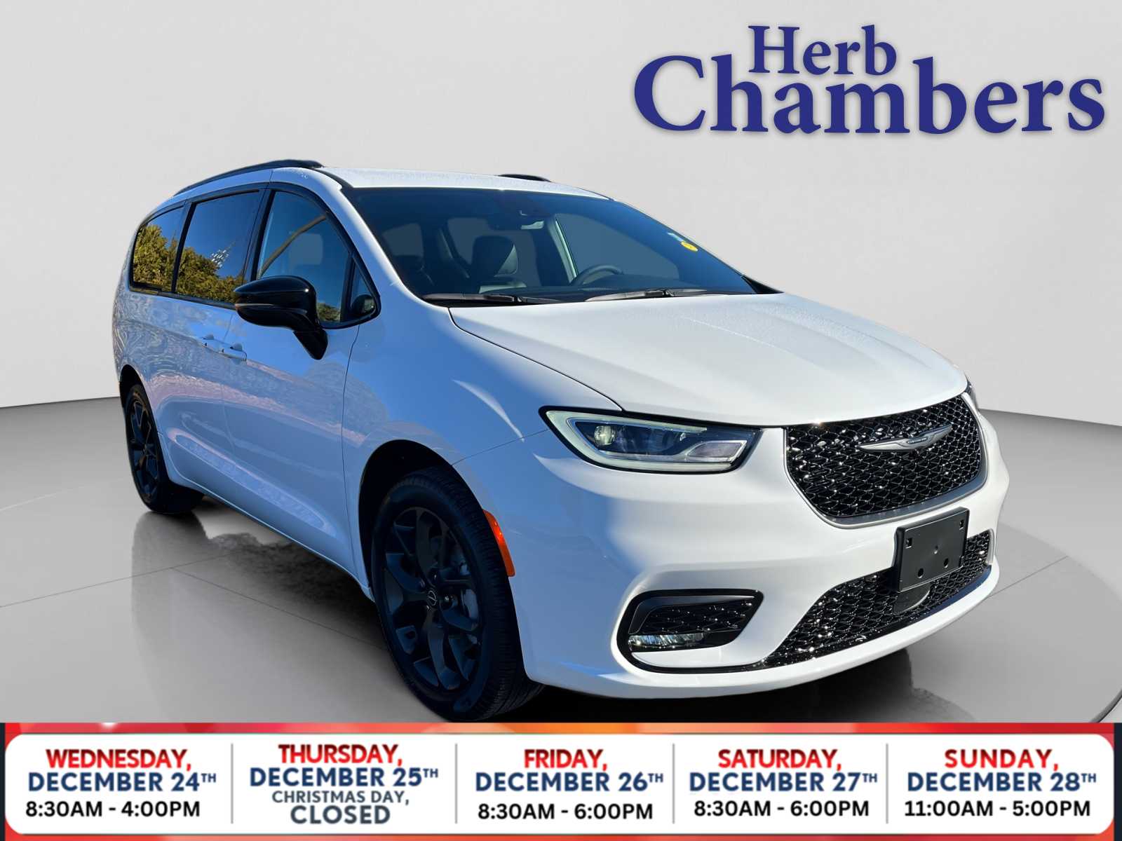 2026 Chrysler Pacifica Select's photo