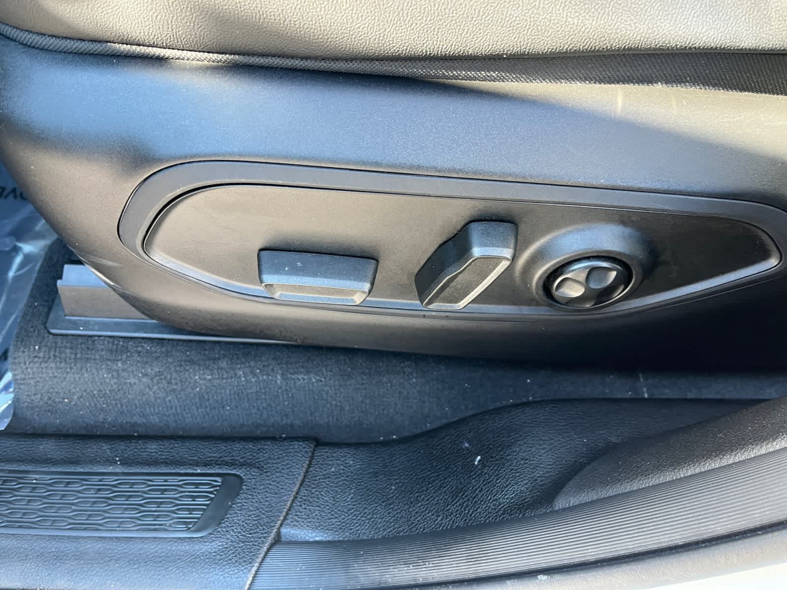 used 2025 Jeep Grand Cherokee car, priced at $37,633