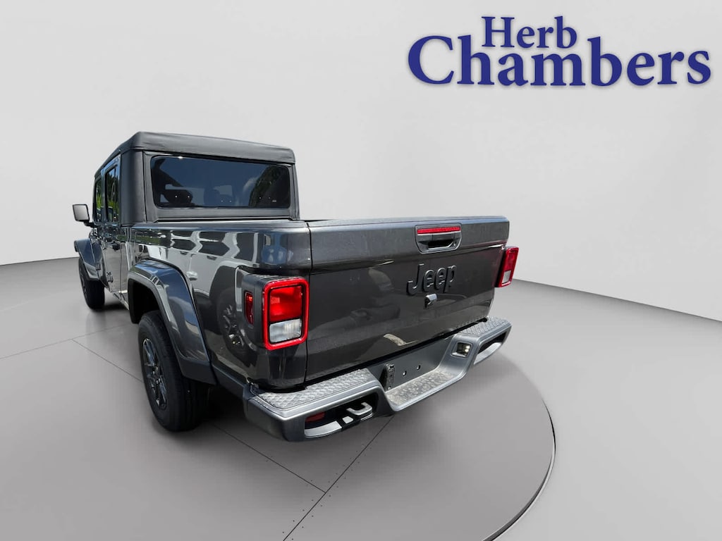 New 2025 Jeep Gladiator SPORT S 4X4 Pickup