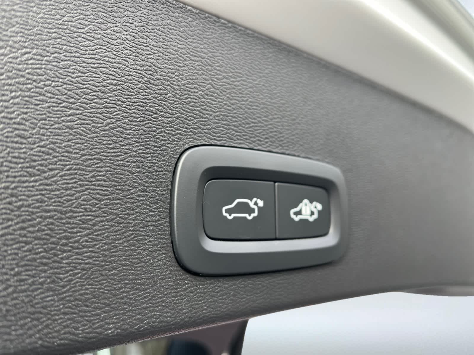 used 2023 Volvo XC40 car, priced at $26,737