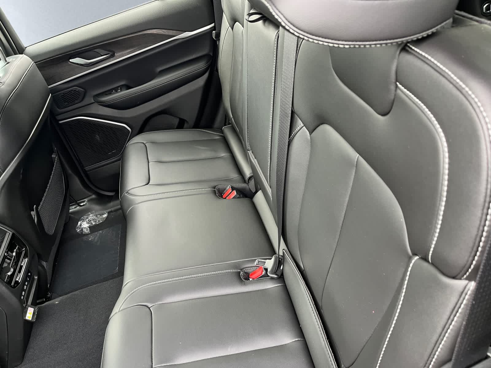 new 2026 Jeep Grand Cherokee car, priced at $47,805