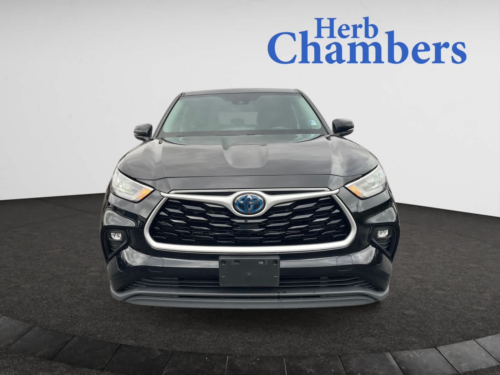 2020 Toyota Highlander Hybrid LE photo 2