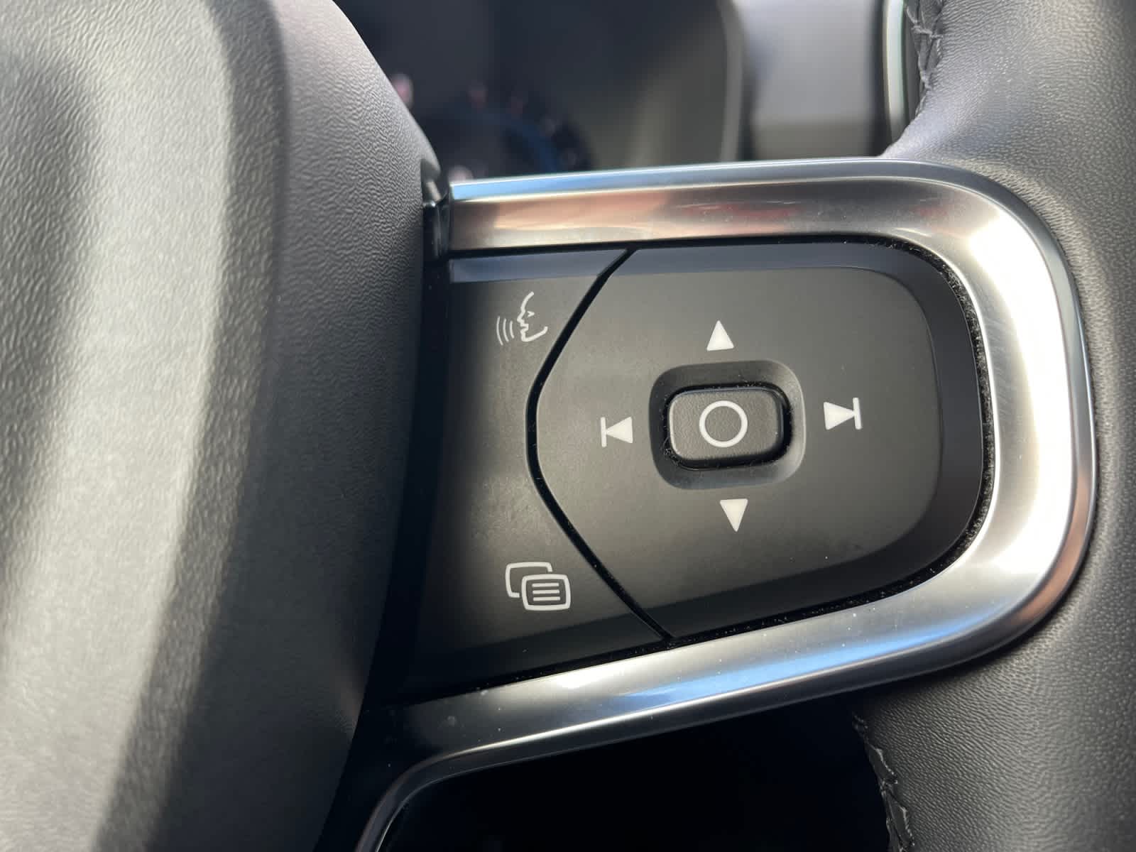 used 2023 Volvo XC40 car, priced at $26,737