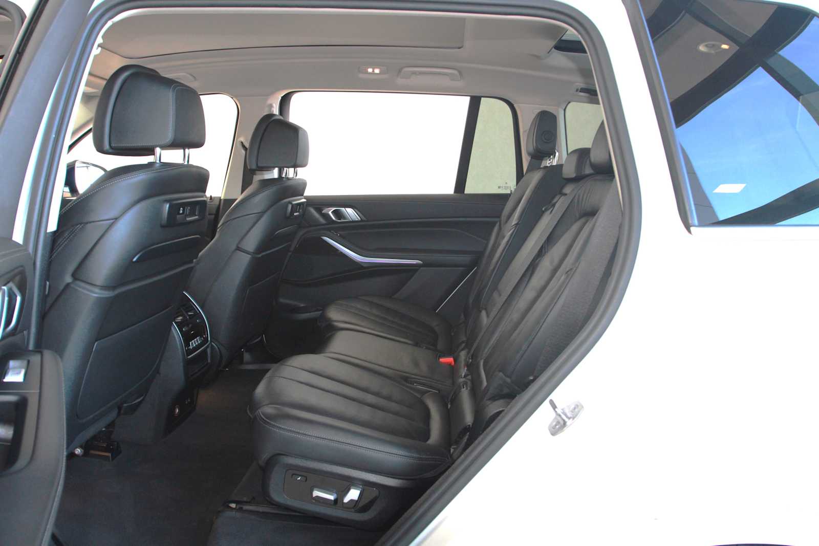used 2021 BMW X7 xDrive40i car, priced at $34,899