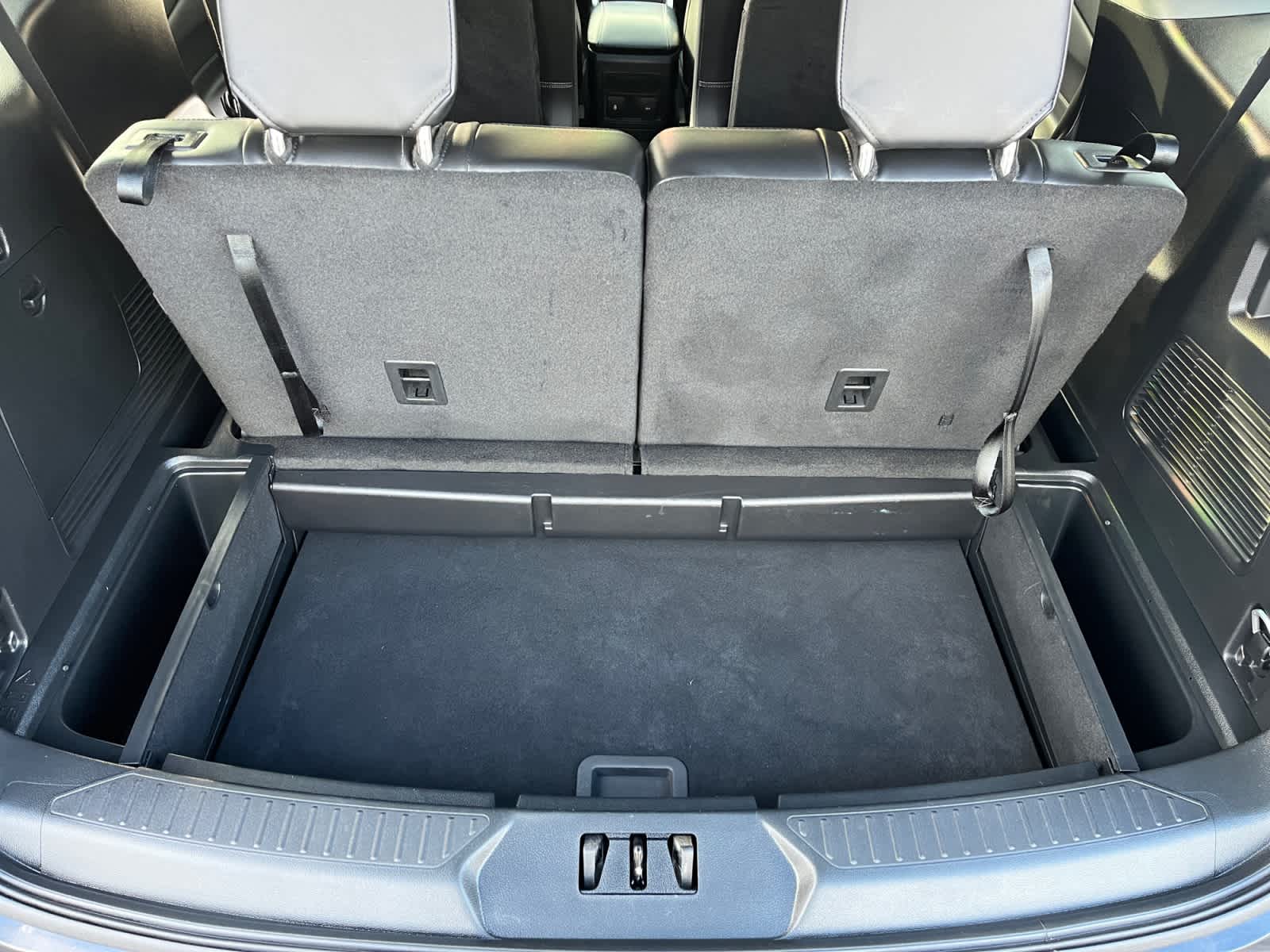 used 2024 Ford Explorer car, priced at $33,925