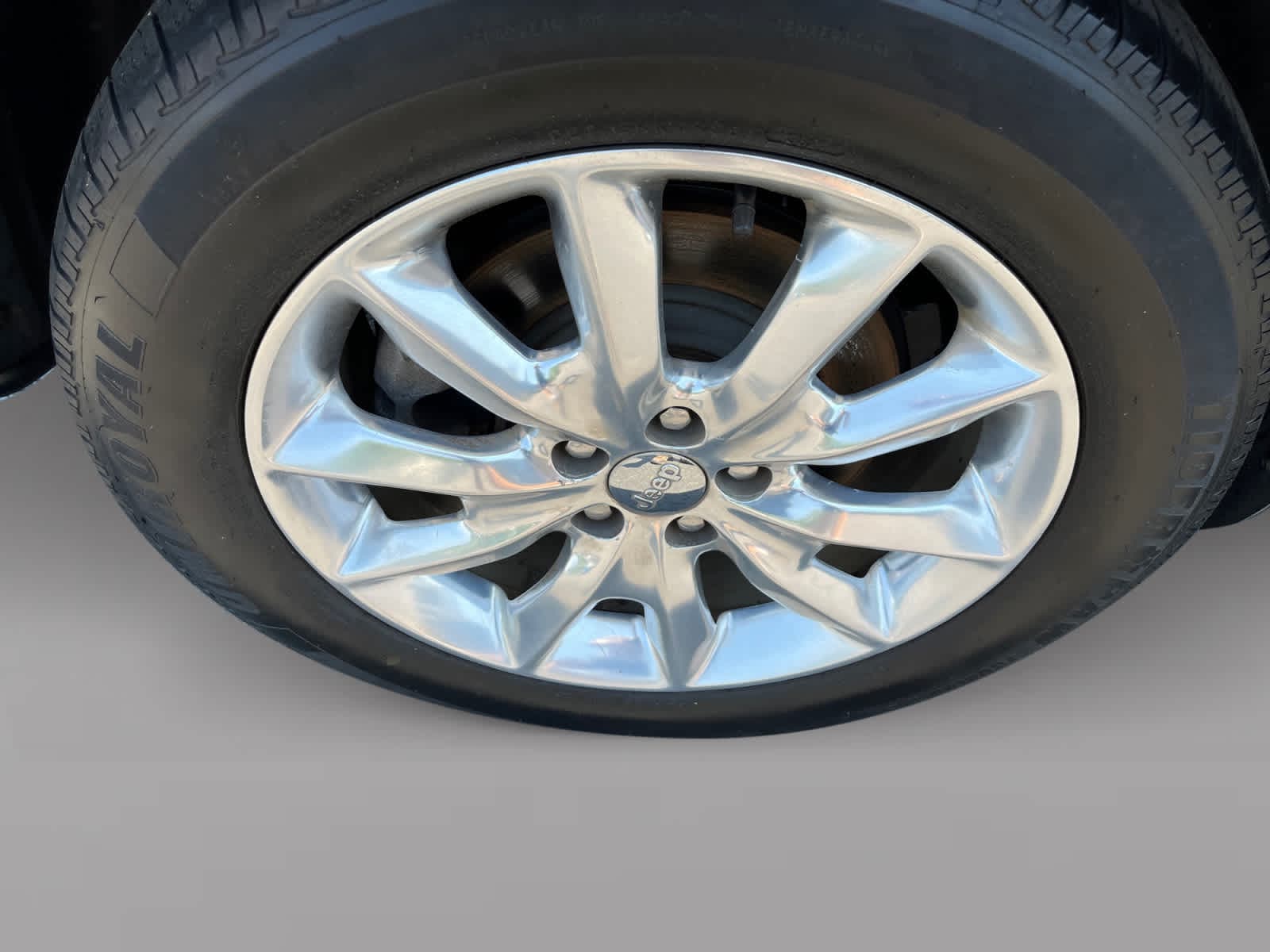 used 2015 Jeep Cherokee car, priced at $10,349
