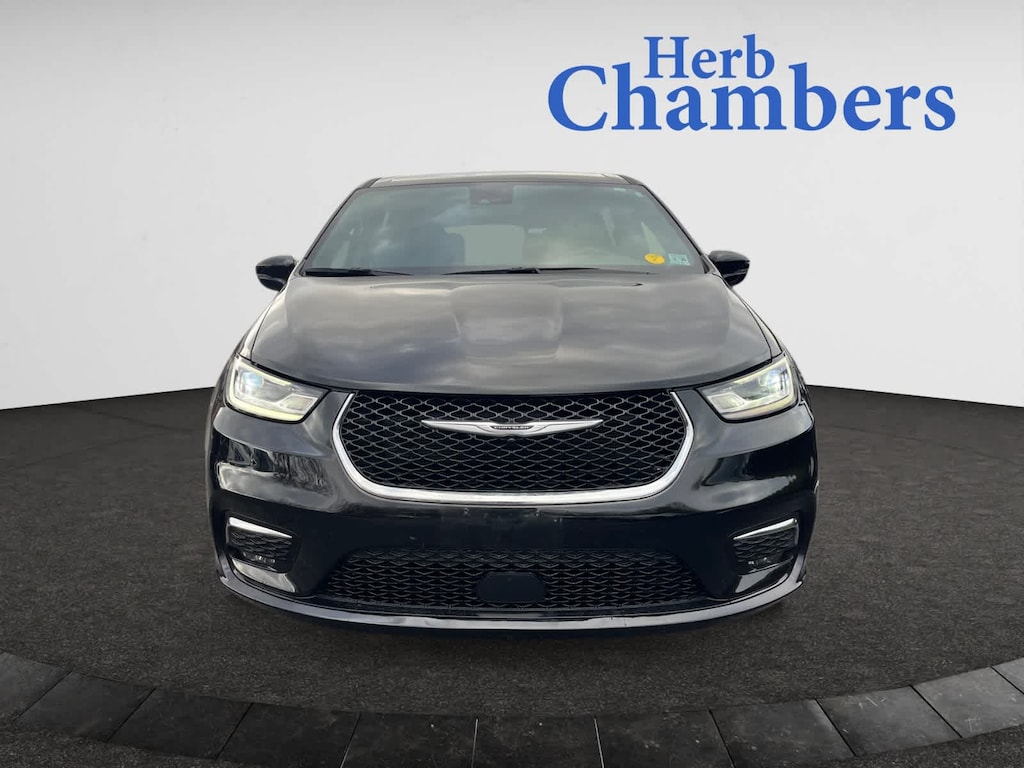 Used 2025 Chrysler Pacifica Select Van Passenger Van