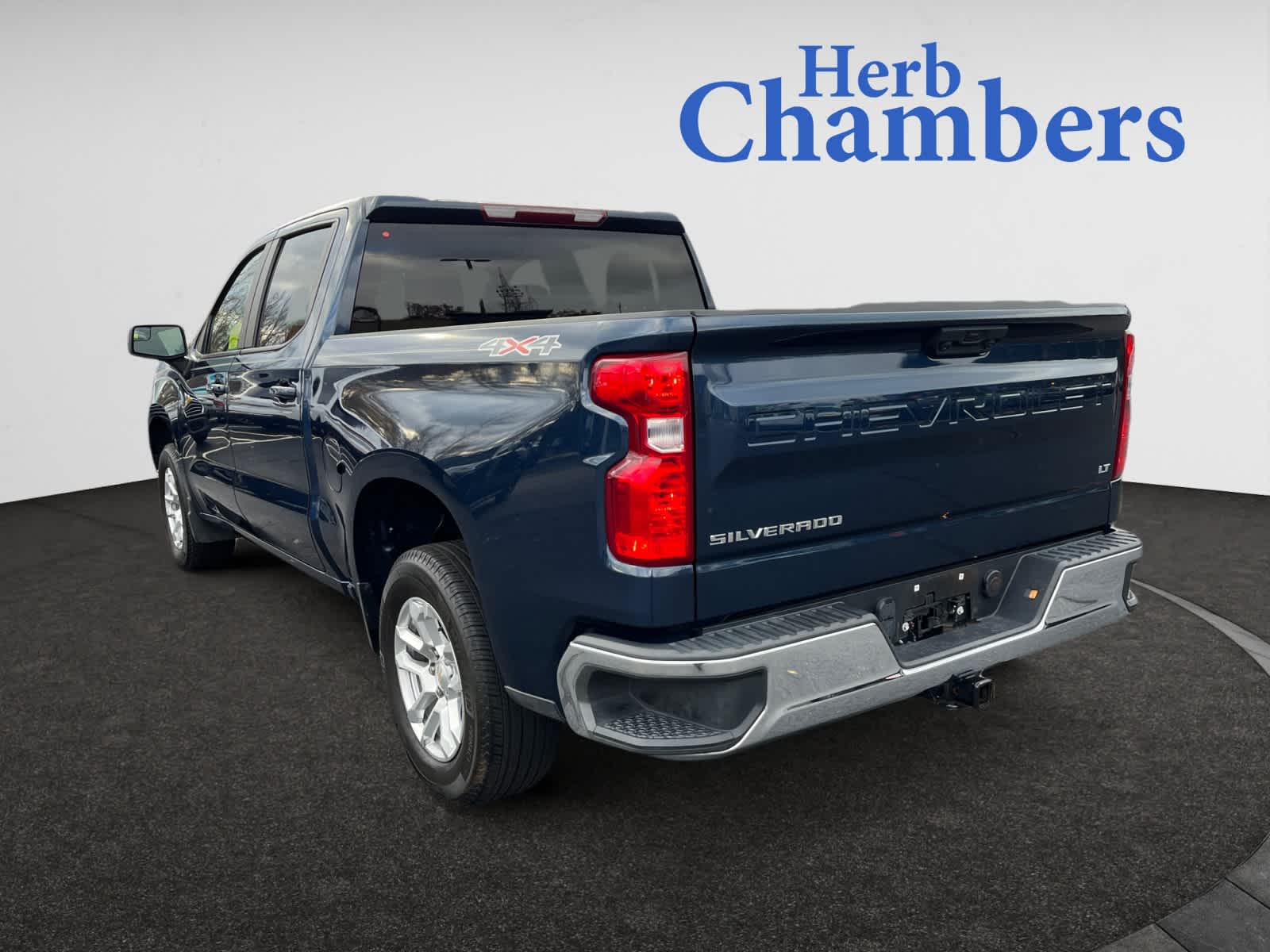 2023 Chevrolet Silverado 1500 LT photo 3