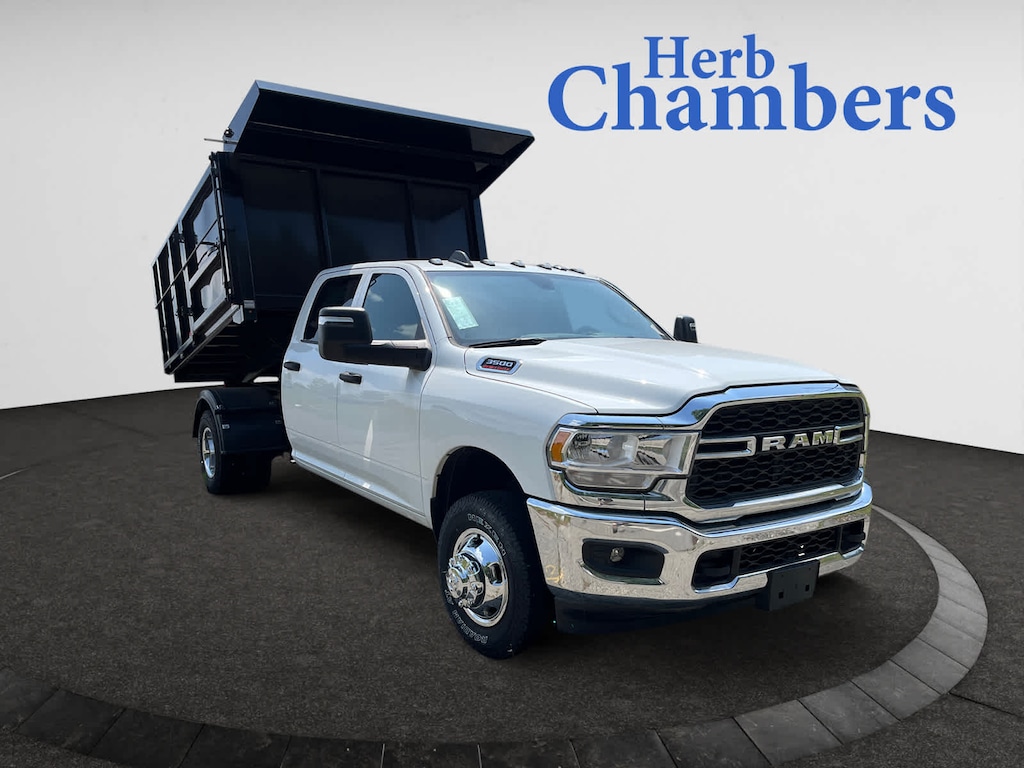 New 2024 Ram 3500 Chassis Cab 3500 TRADESMAN CREW CAB CHASSIS 4X4 60' CA Pickup