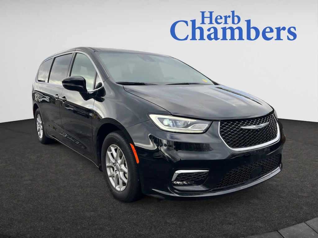 Used 2025 Chrysler Pacifica Select Van Passenger Van