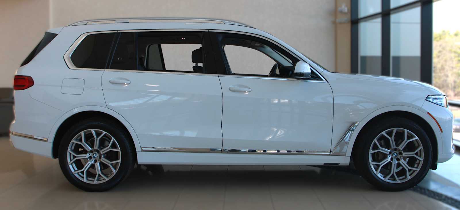 used 2021 BMW X7 xDrive40i car, priced at $34,899