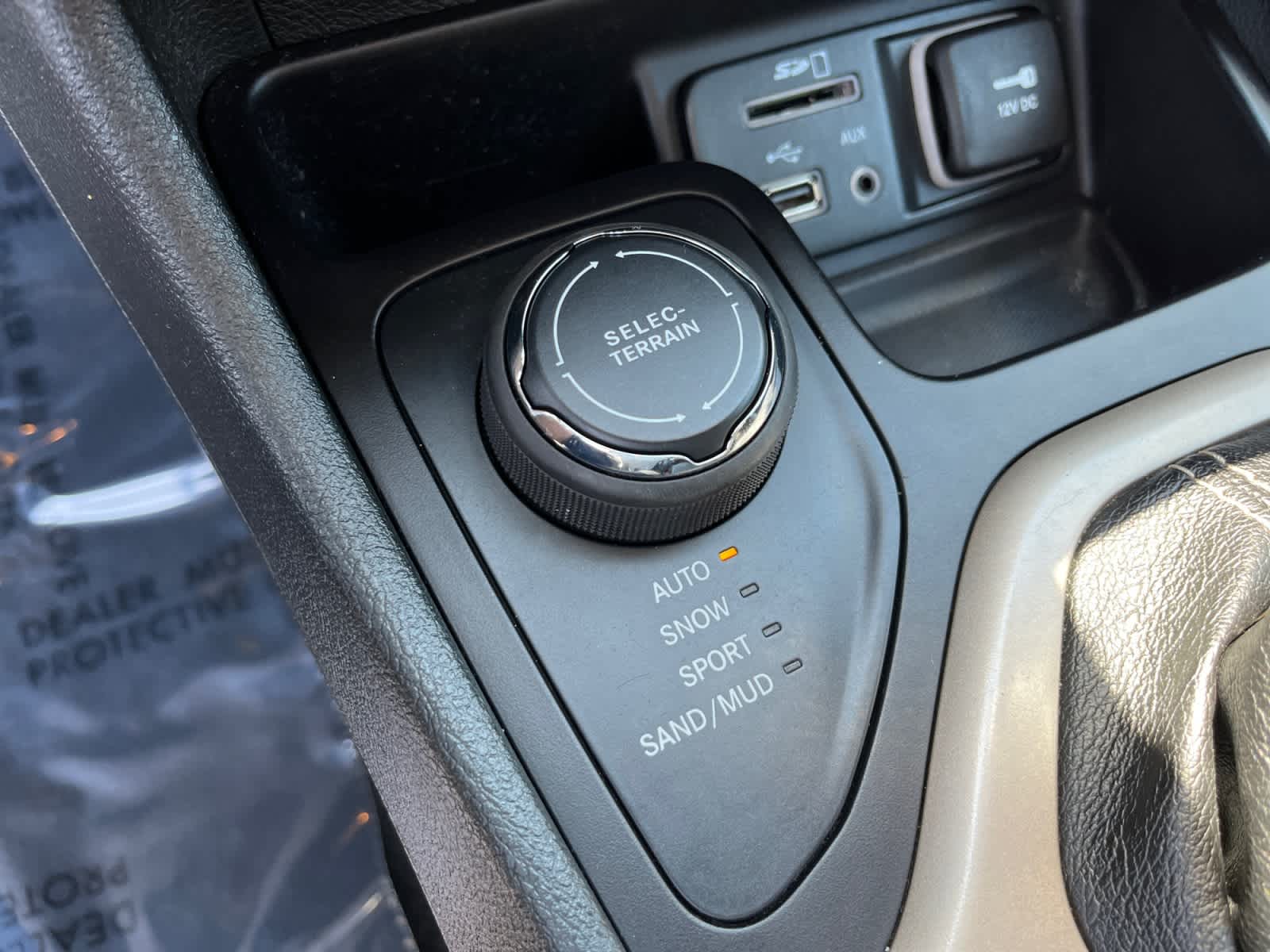 used 2015 Jeep Cherokee car, priced at $10,349