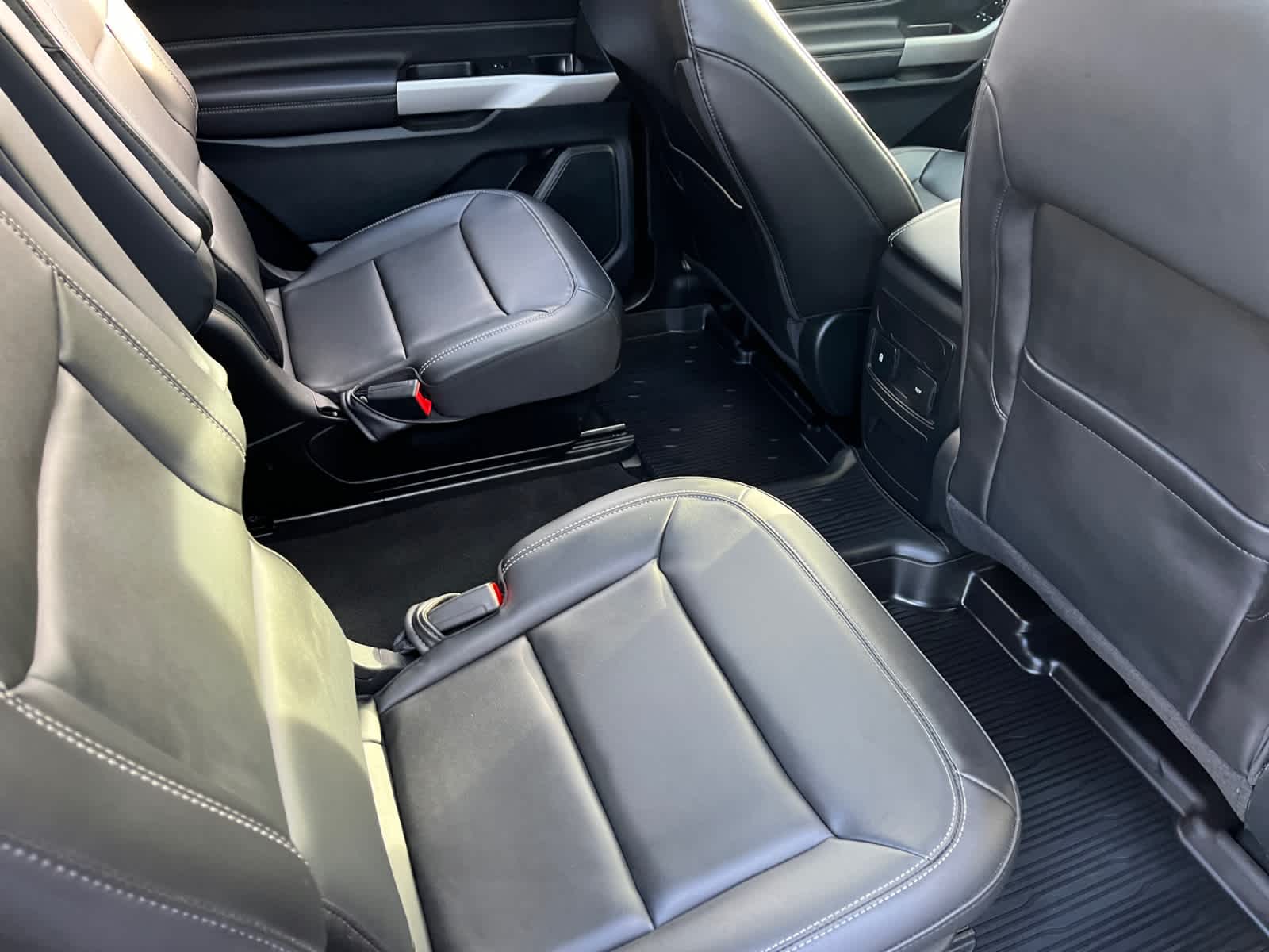 used 2024 Ford Explorer car, priced at $33,925