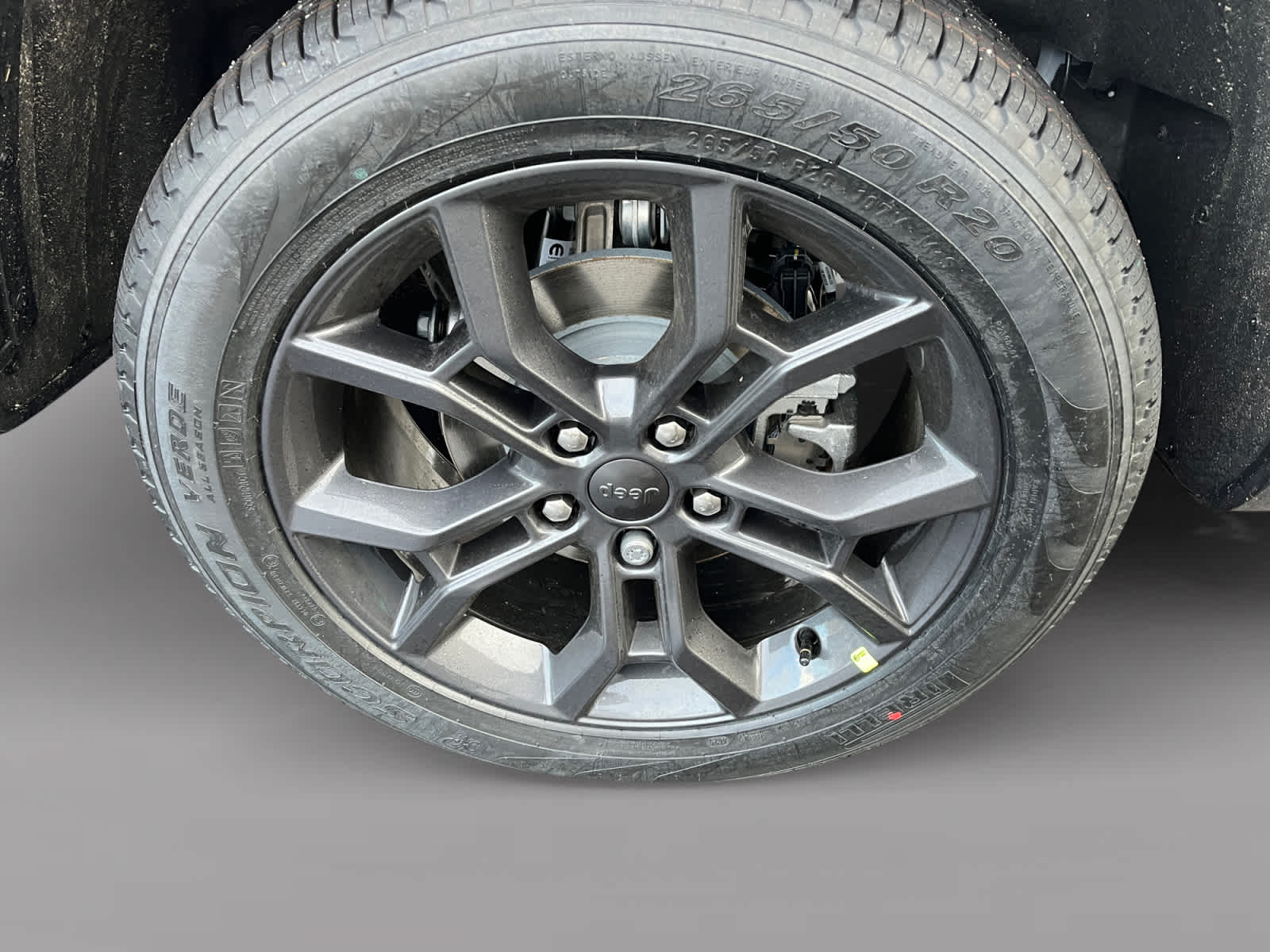 new 2025 Jeep Grand Cherokee car, priced at $49,540