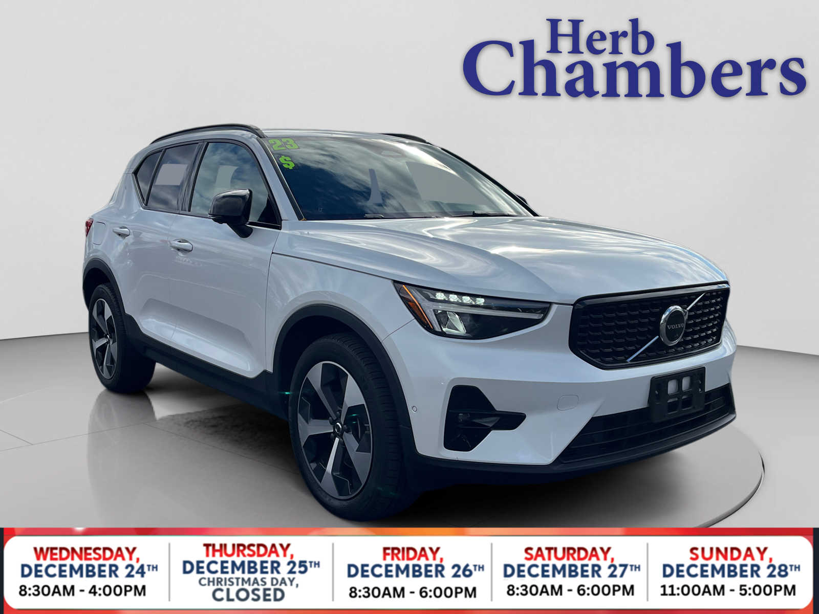2023 Volvo XC40 Plus's photo