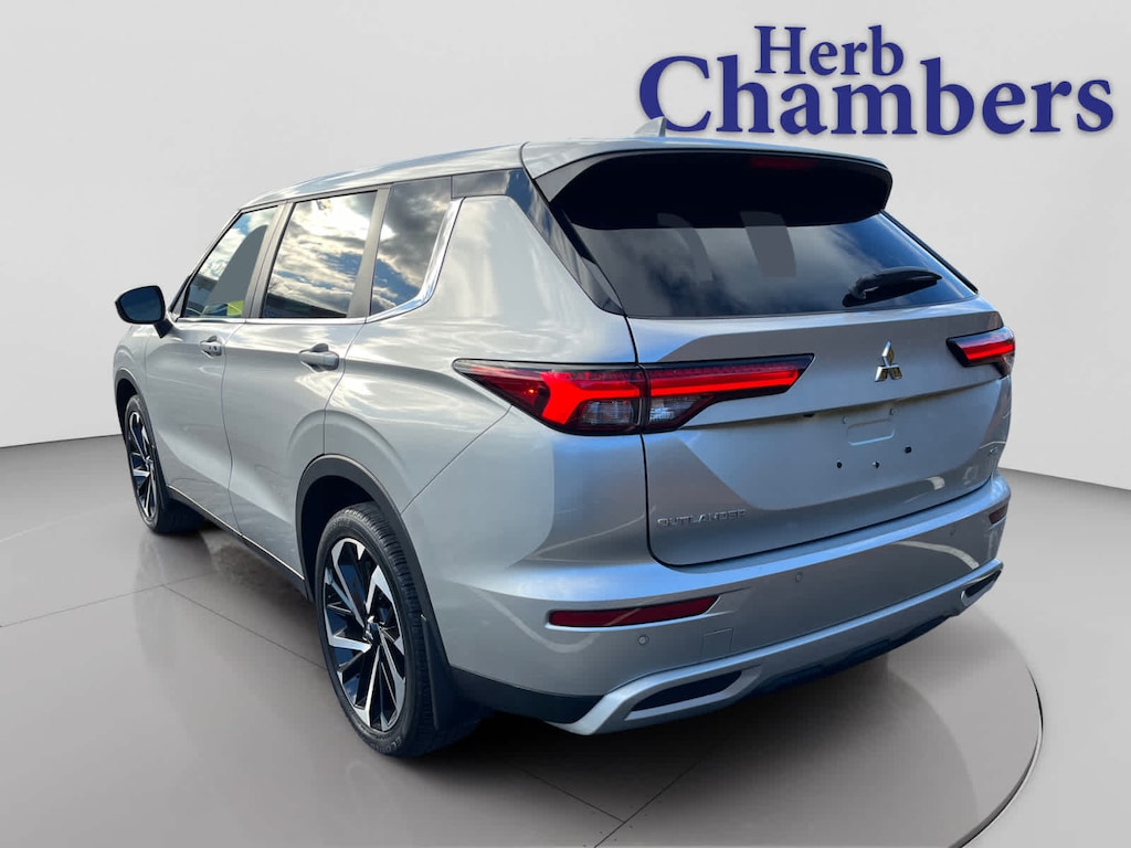 Used 2022 Mitsubishi Outlander SE CUV