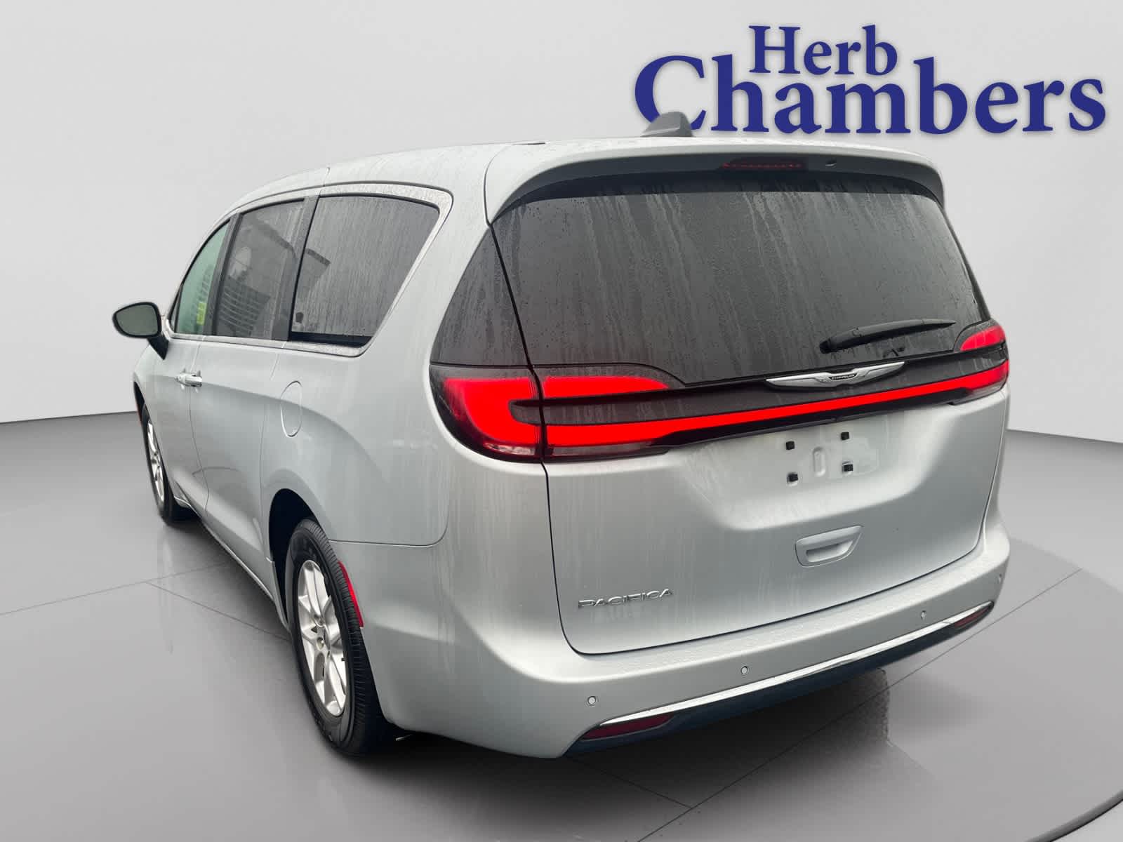 used 2024 Chrysler Pacifica car, priced at $27,069