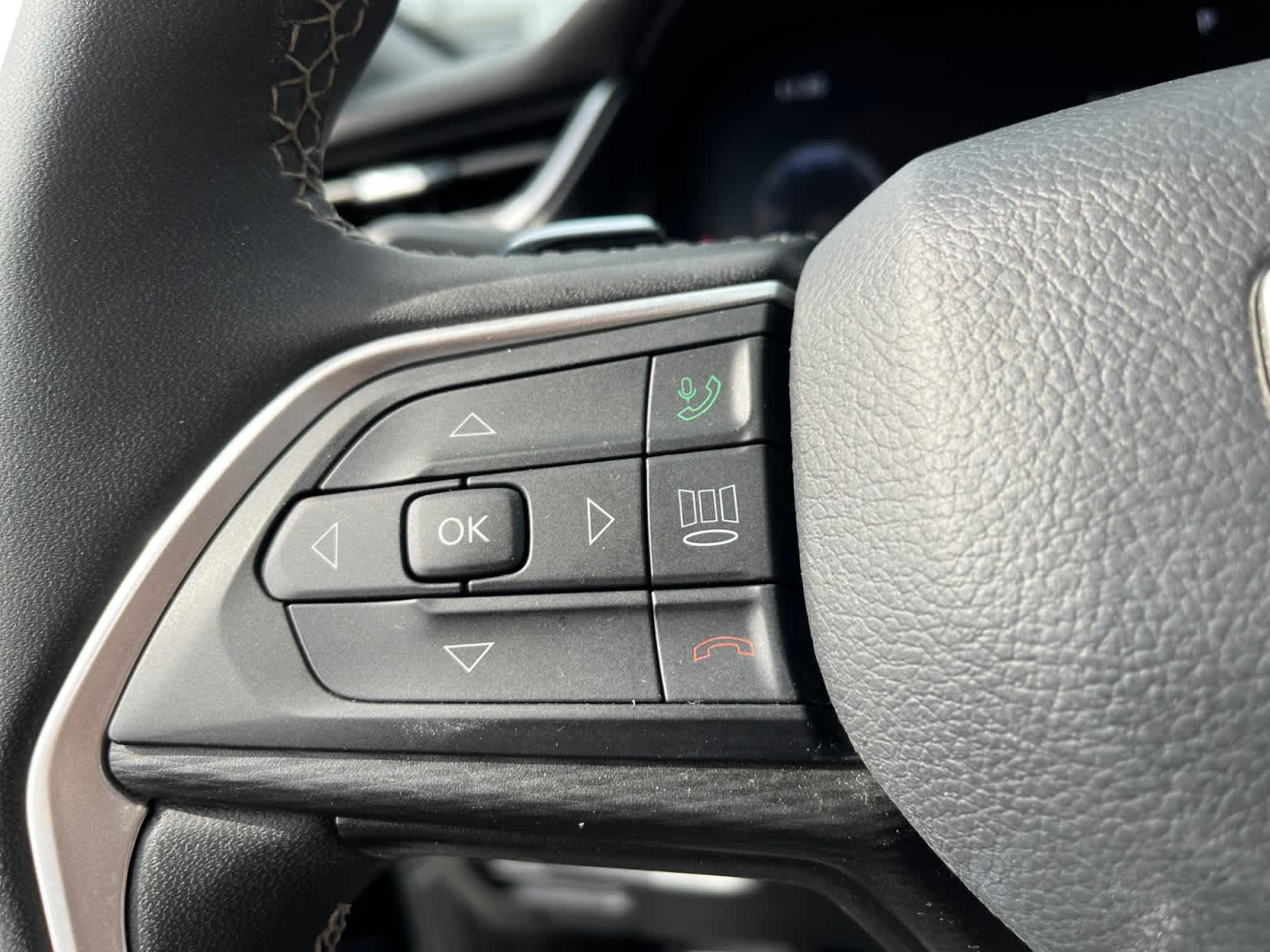 used 2023 Jeep Grand Cherokee car, priced at $28,135