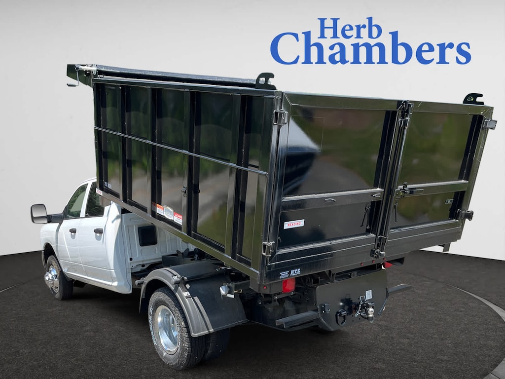 New 2024 Ram 3500 Chassis Cab 3500 TRADESMAN CREW CAB CHASSIS 4X4 60' CA Pickup