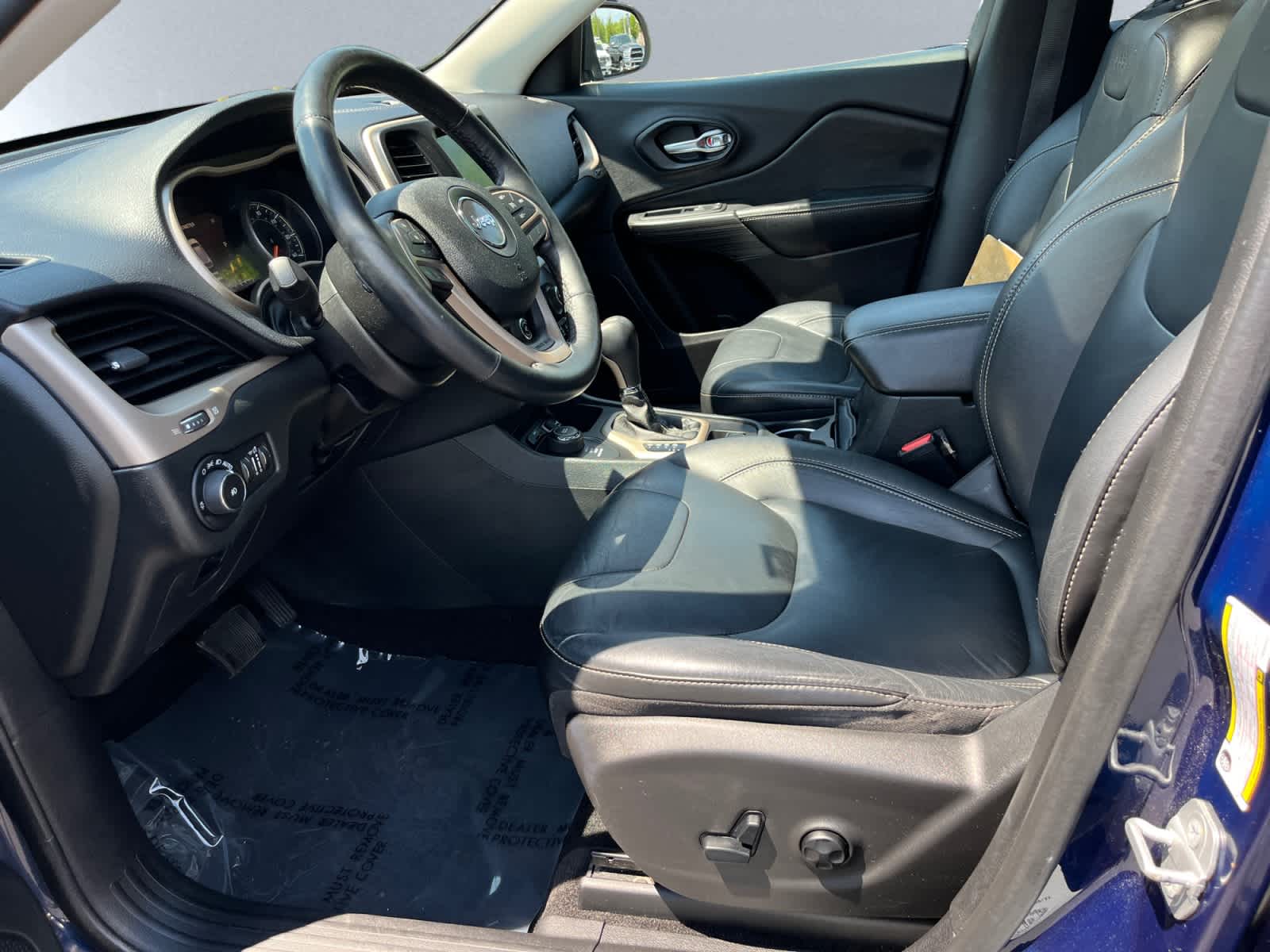 used 2015 Jeep Cherokee car, priced at $10,349