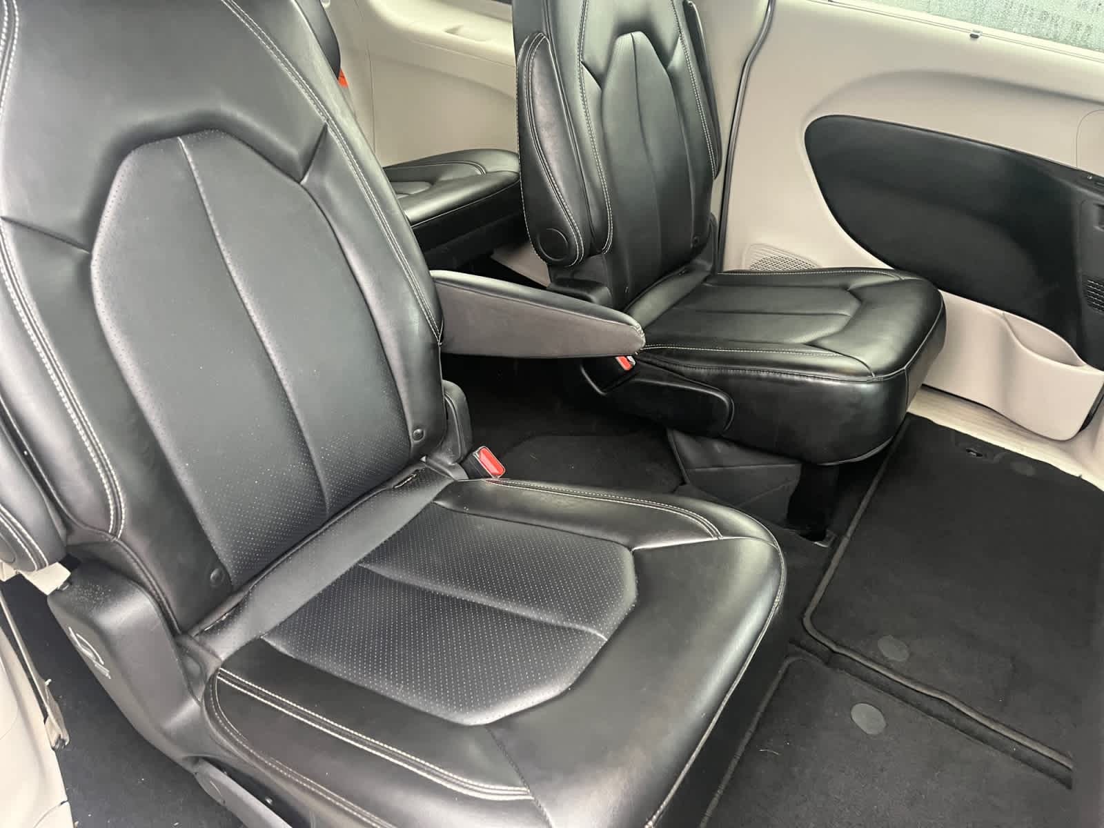 used 2024 Chrysler Pacifica car, priced at $27,069