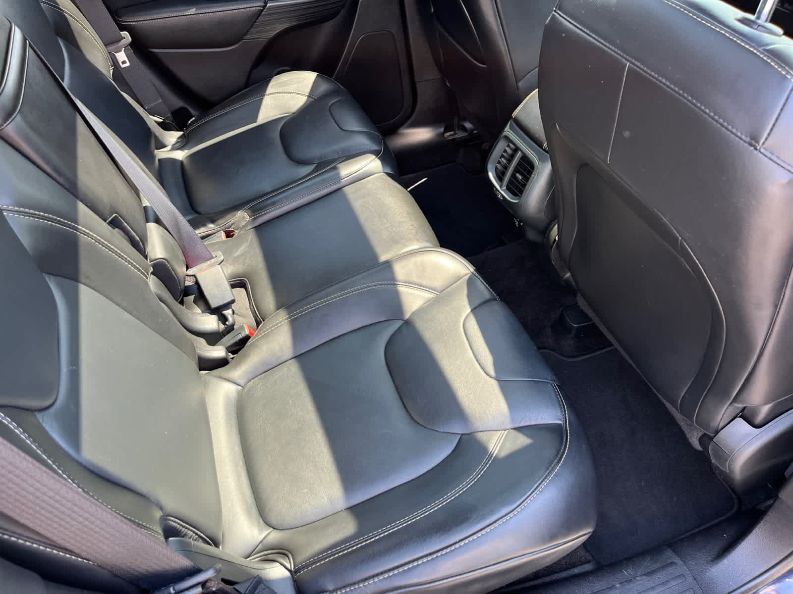used 2015 Jeep Cherokee car, priced at $10,349