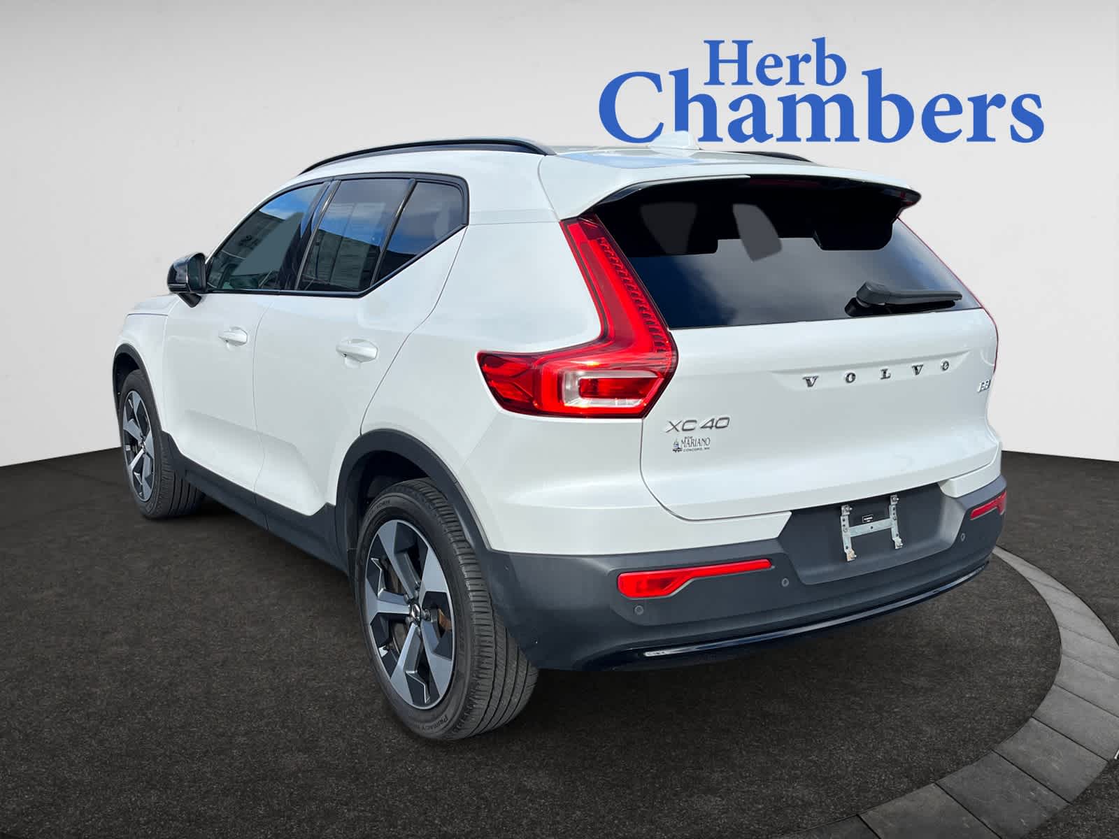 2023 Volvo XC40 Plus photo 3