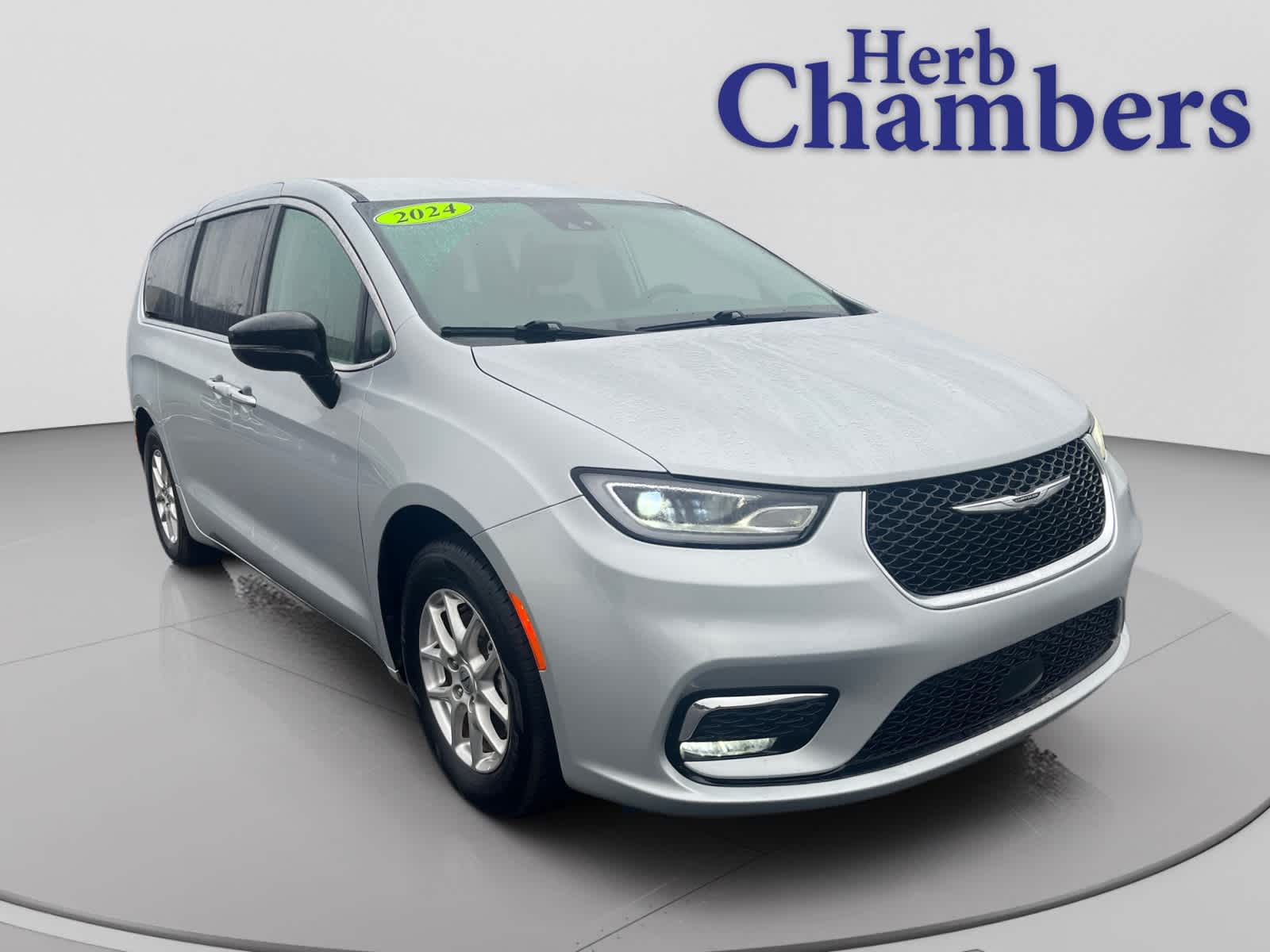 used 2024 Chrysler Pacifica car, priced at $28,402